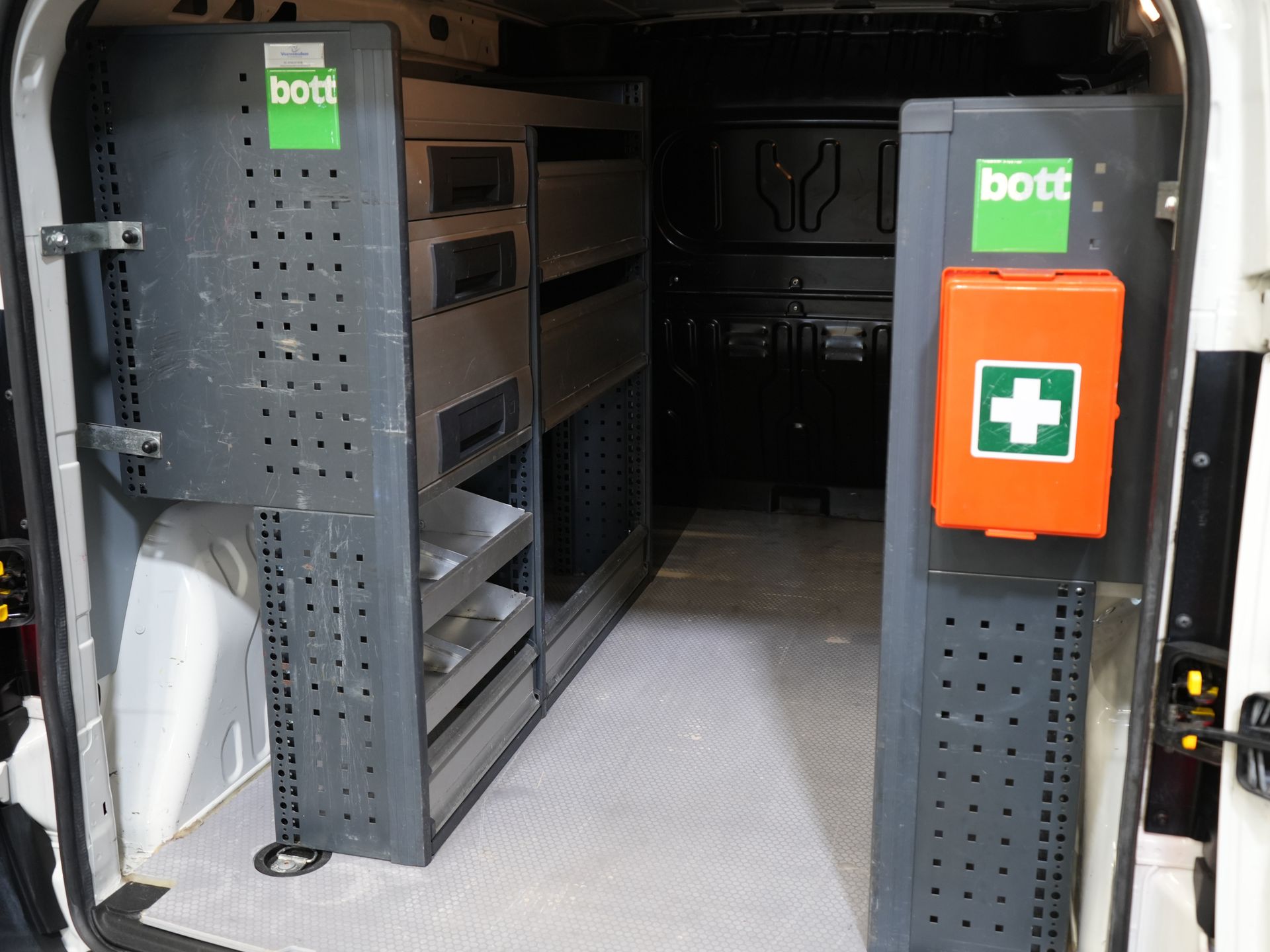 Opel Combo Bestelbus 1.3 CDTi 100 pk L2 MARGE BPM VRIJ! BOTT Inrichting/ Cruise/ PDC/ Airco/ Trekhaak 15