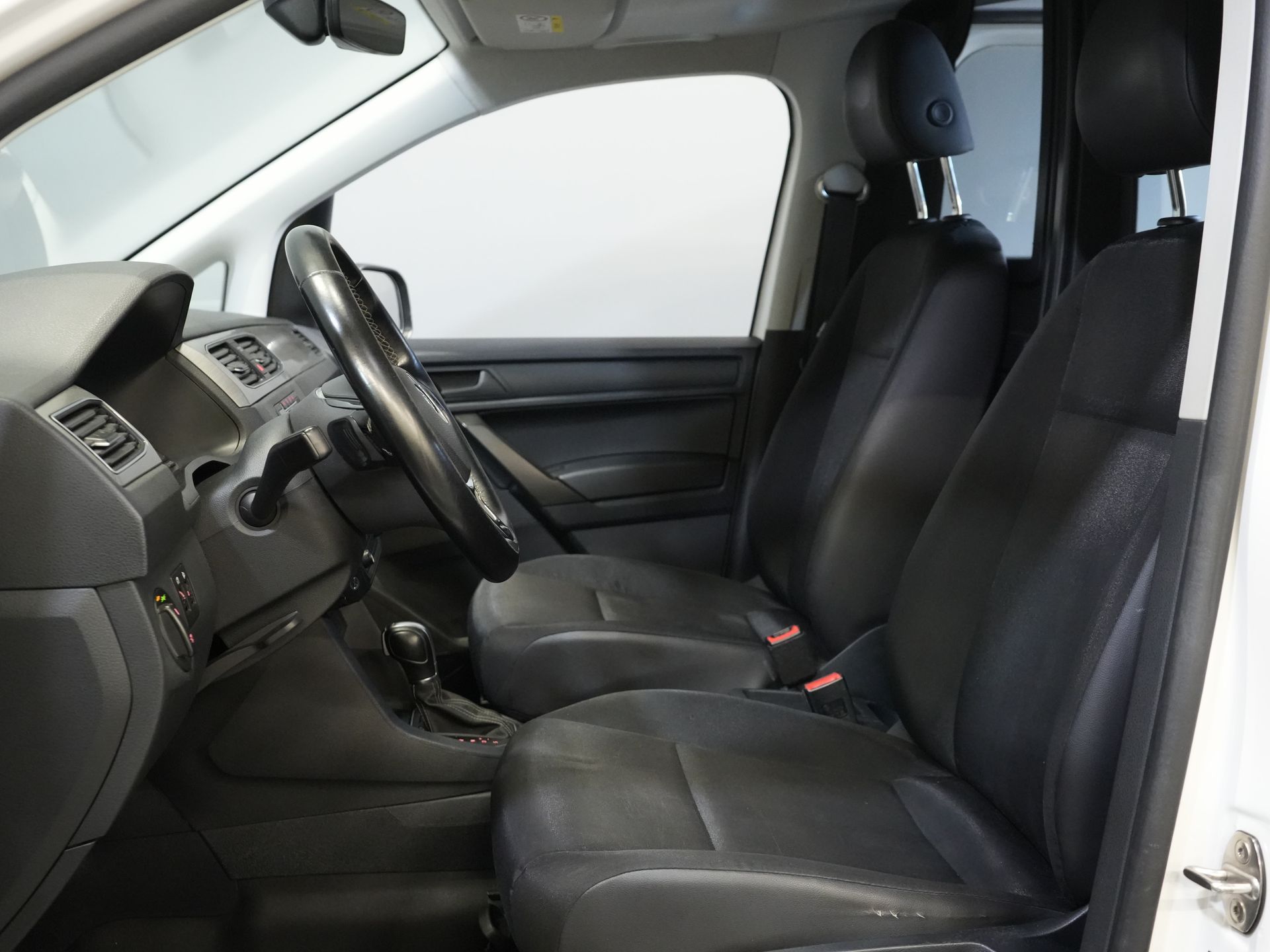 Volkswagen Caddy Bestelbus 2.0 TDI 100 pk DSG Aut. BPM VRIJ! Edition 35 Carplay/ Stoelverw./ Standkachel/ Cruise/ Airco/ PDC/ LMV/ Dakdragers/ Trekhaak/ In 11