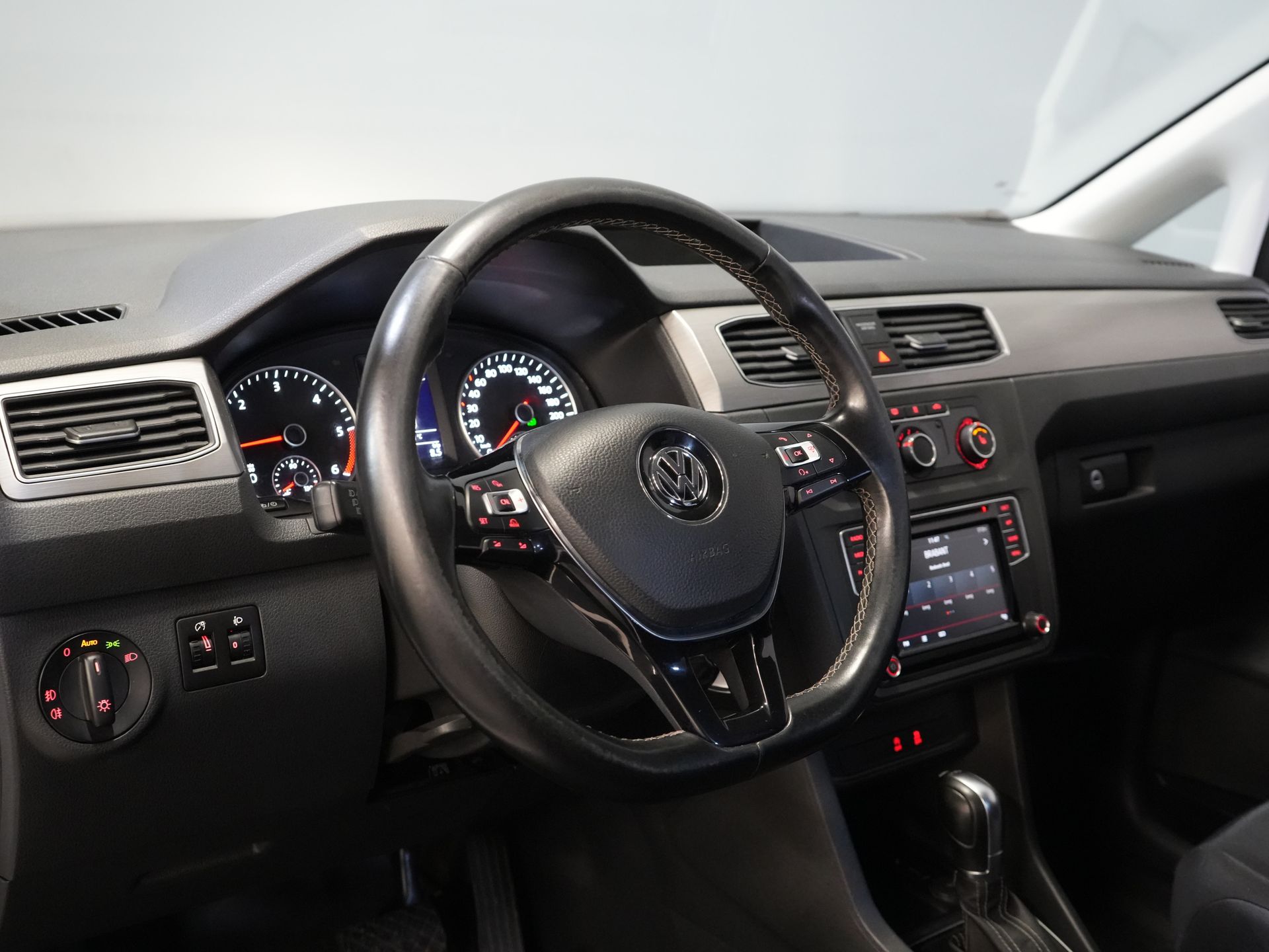 Volkswagen Caddy Bestelbus 2.0 TDI 100 pk DSG Aut. BPM VRIJ! Edition 35 Carplay/ Stoelverw./ Standkachel/ Cruise/ Airco/ PDC/ LMV/ Dakdragers/ Trekhaak/ In 13