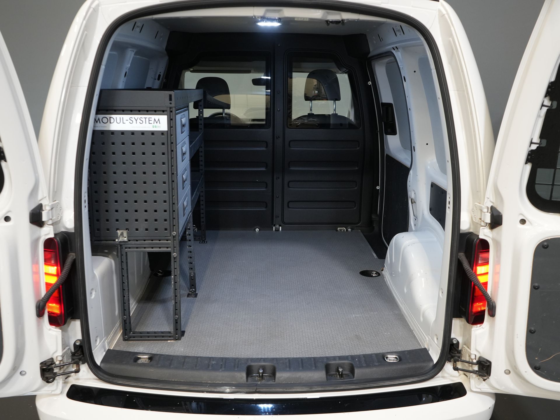 Volkswagen Caddy Bestelbus 2.0 TDI 100 pk DSG Aut. BPM VRIJ! Edition 35 Carplay/ Stoelverw./ Standkachel/ Cruise/ Airco/ PDC/ LMV/ Dakdragers/ Trekhaak/ In 14