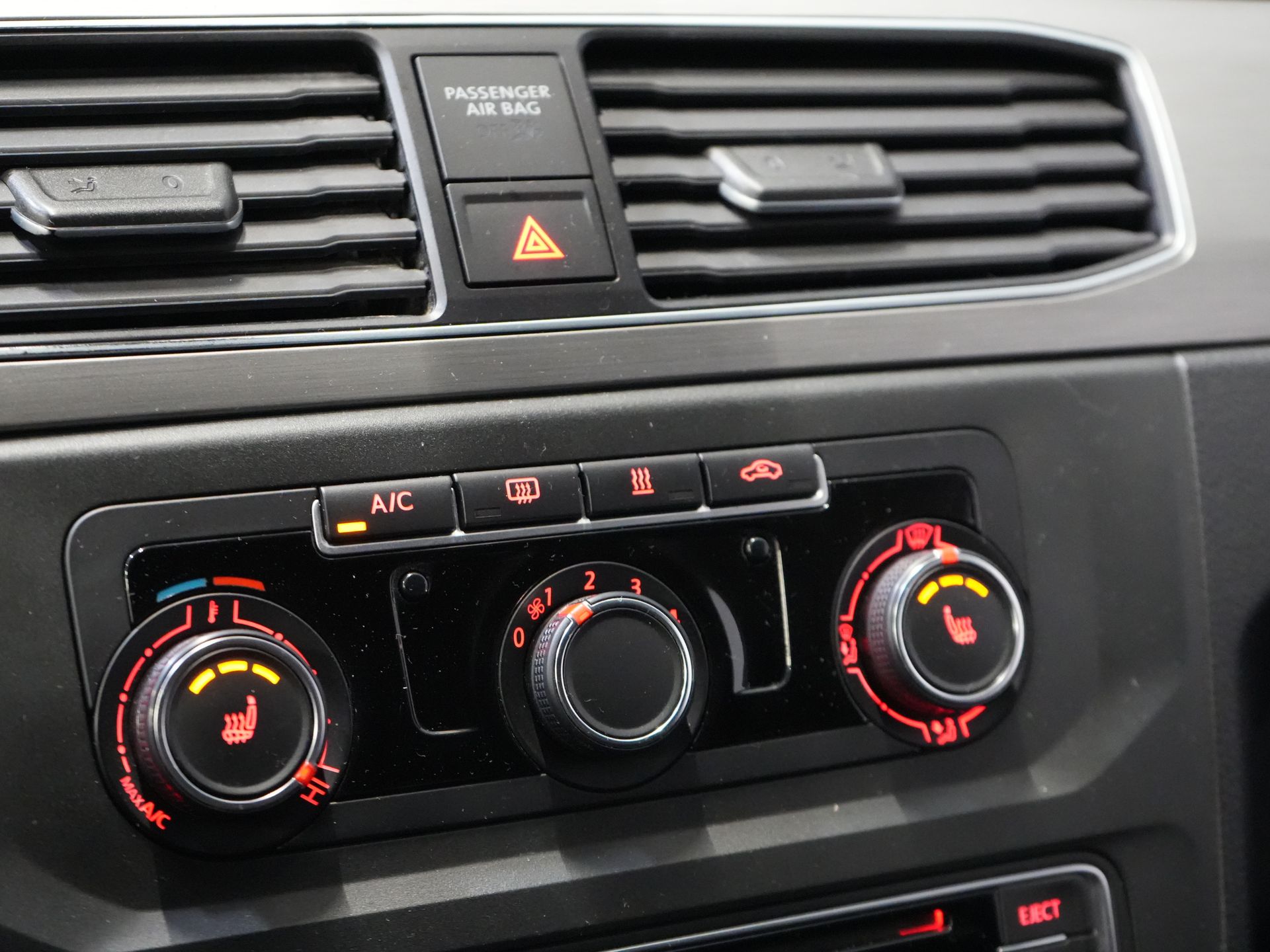 Volkswagen Caddy Bestelbus 2.0 TDI 100 pk DSG Aut. BPM VRIJ! Edition 35 Carplay/ Stoelverw./ Standkachel/ Cruise/ Airco/ PDC/ LMV/ Dakdragers/ Trekhaak/ In 20