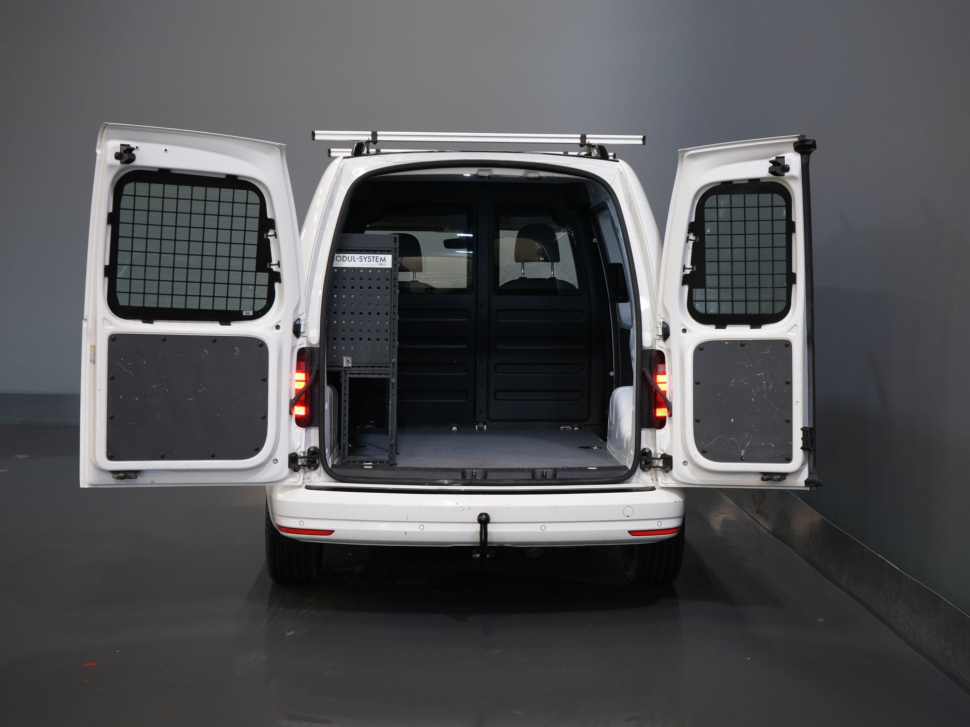 Volkswagen Caddy Bestelbus 2.0 TDI 100 pk DSG Aut. BPM VRIJ! Edition 35 Carplay/ Stoelverw./ Standkachel/ Cruise/ Airco/ PDC/ LMV/ Dakdragers/ Trekhaak/ In 4