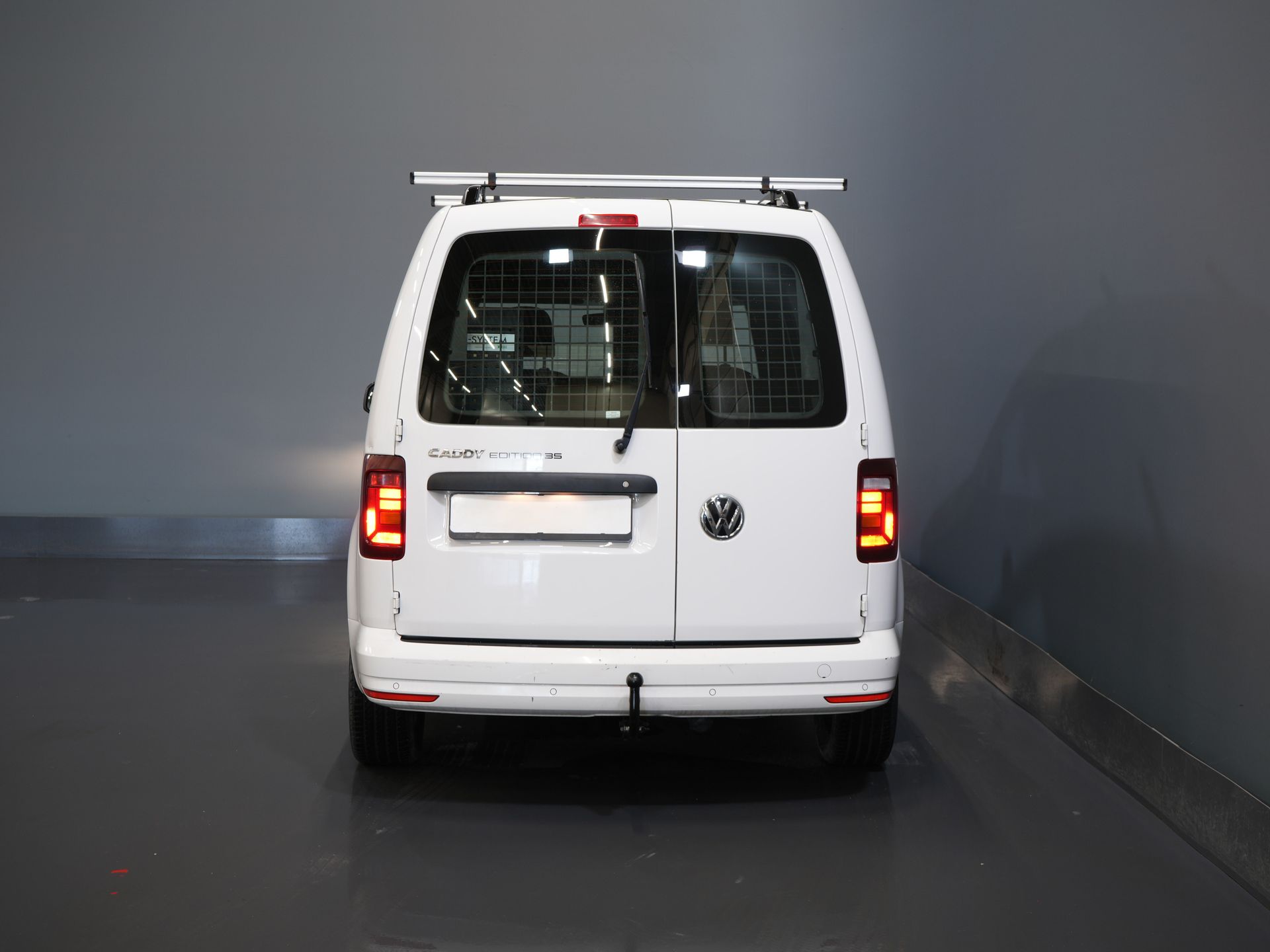 Volkswagen Caddy Bestelbus 2.0 TDI 100 pk DSG Aut. BPM VRIJ! Edition 35 Carplay/ Stoelverw./ Standkachel/ Cruise/ Airco/ PDC/ LMV/ Dakdragers/ Trekhaak/ In 5