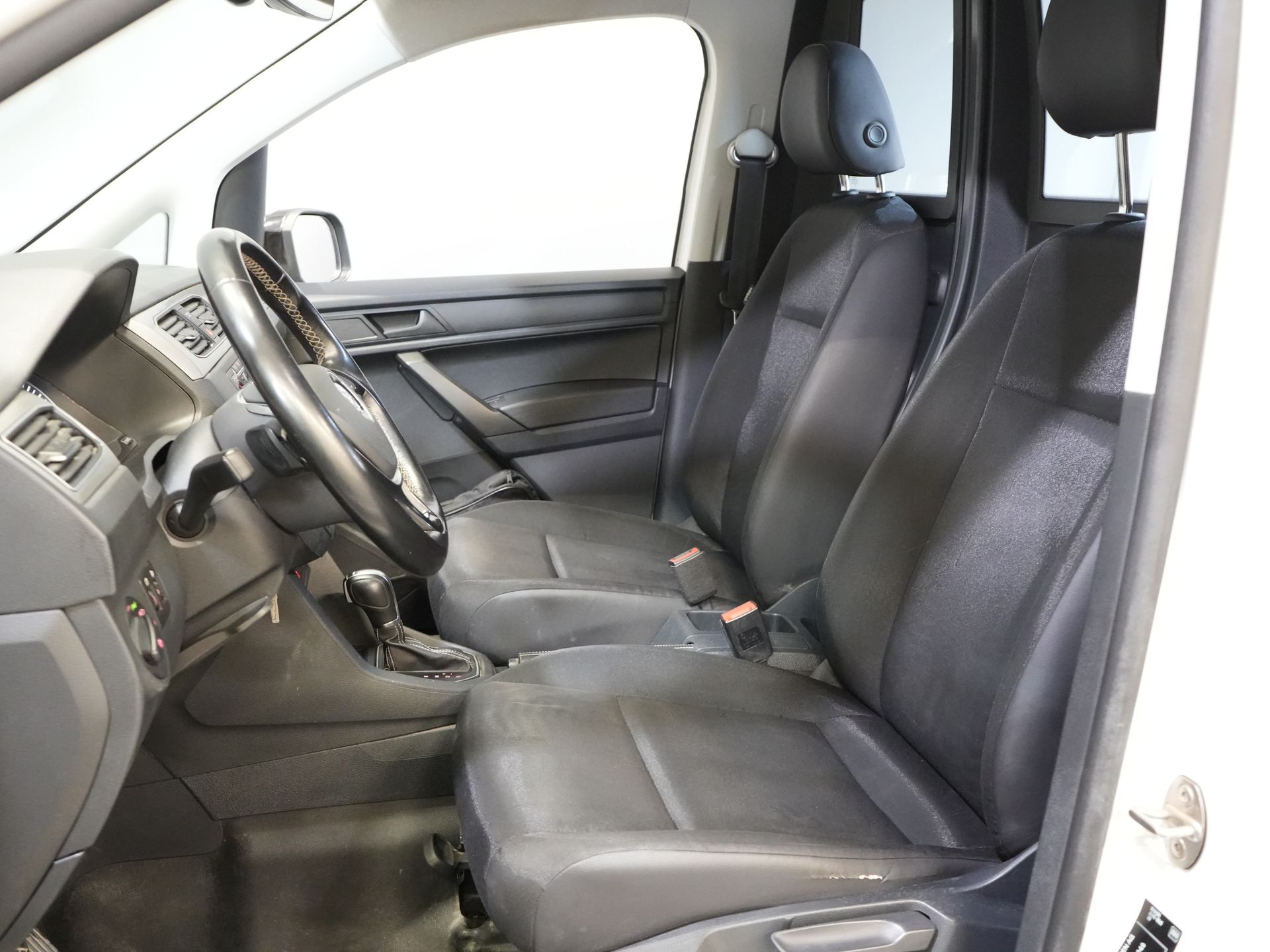 Volkswagen Caddy Bestelbus 2.0 TDI 100 pk DSG Aut. BPM VRIJ! Edition 35 Carplay/ Stoelverw./ Standkachel/ Cruise/ Airco/ PDC/ LMV/ Dakdragers/ Trekhaak/ In 11