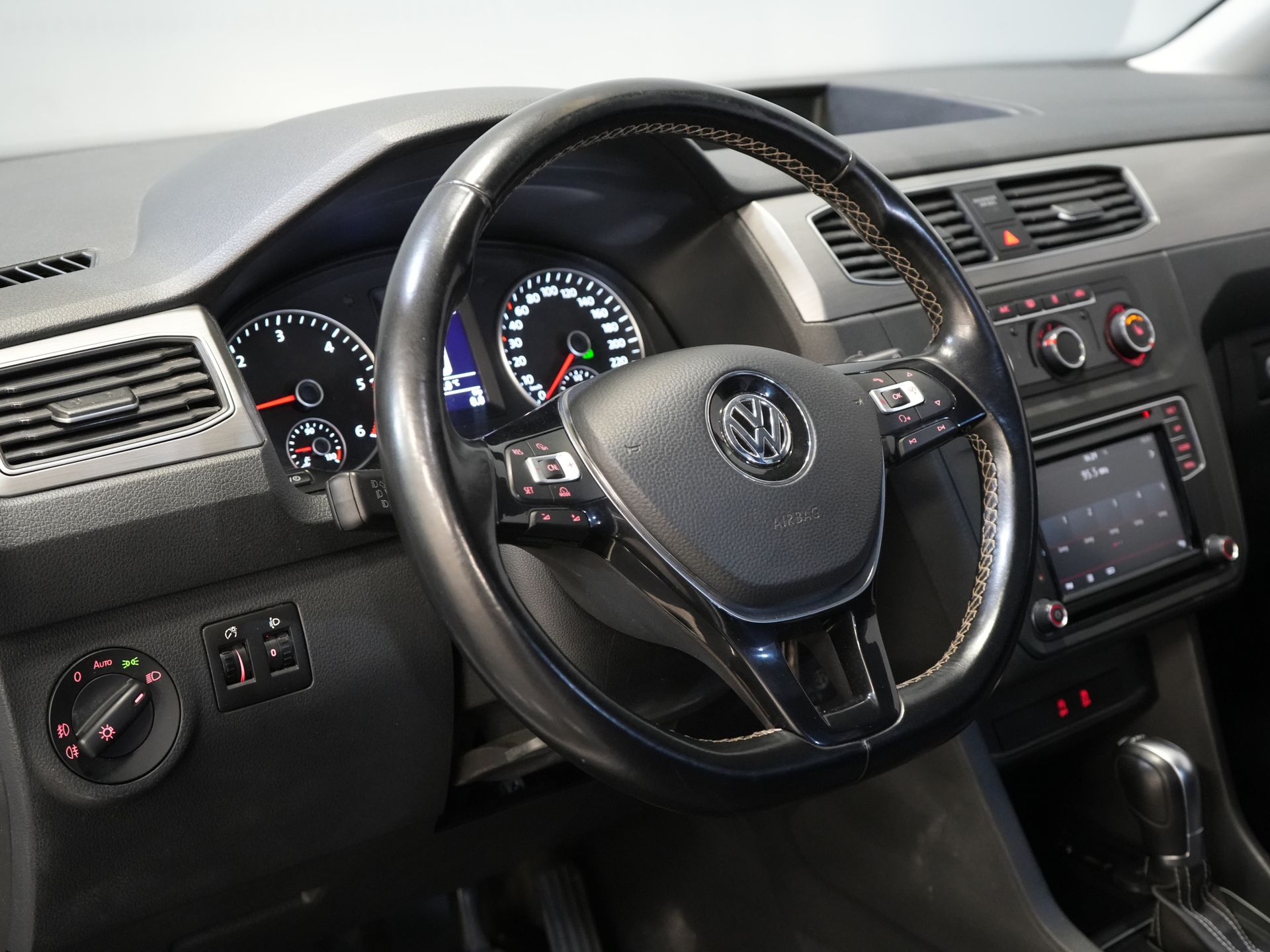 Volkswagen Caddy Bestelbus 2.0 TDI 100 pk DSG Aut. BPM VRIJ! Edition 35 Carplay/ Stoelverw./ Standkachel/ Cruise/ Airco/ PDC/ LMV/ Dakdragers/ Trekhaak/ In 13