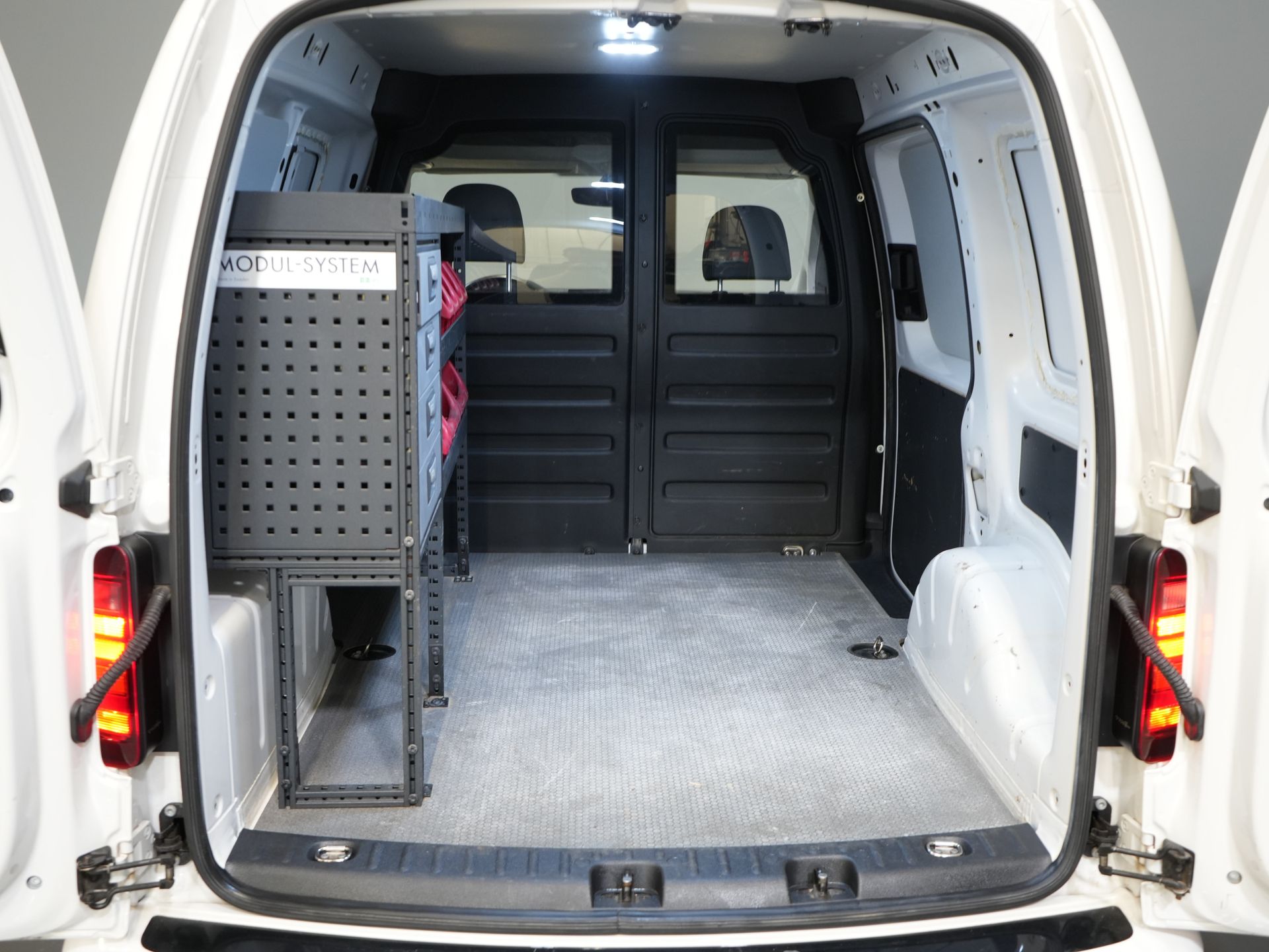 Volkswagen Caddy Bestelbus 2.0 TDI 100 pk DSG Aut. BPM VRIJ! Edition 35 Carplay/ Stoelverw./ Standkachel/ Cruise/ Airco/ PDC/ LMV/ Dakdragers/ Trekhaak/ In 14