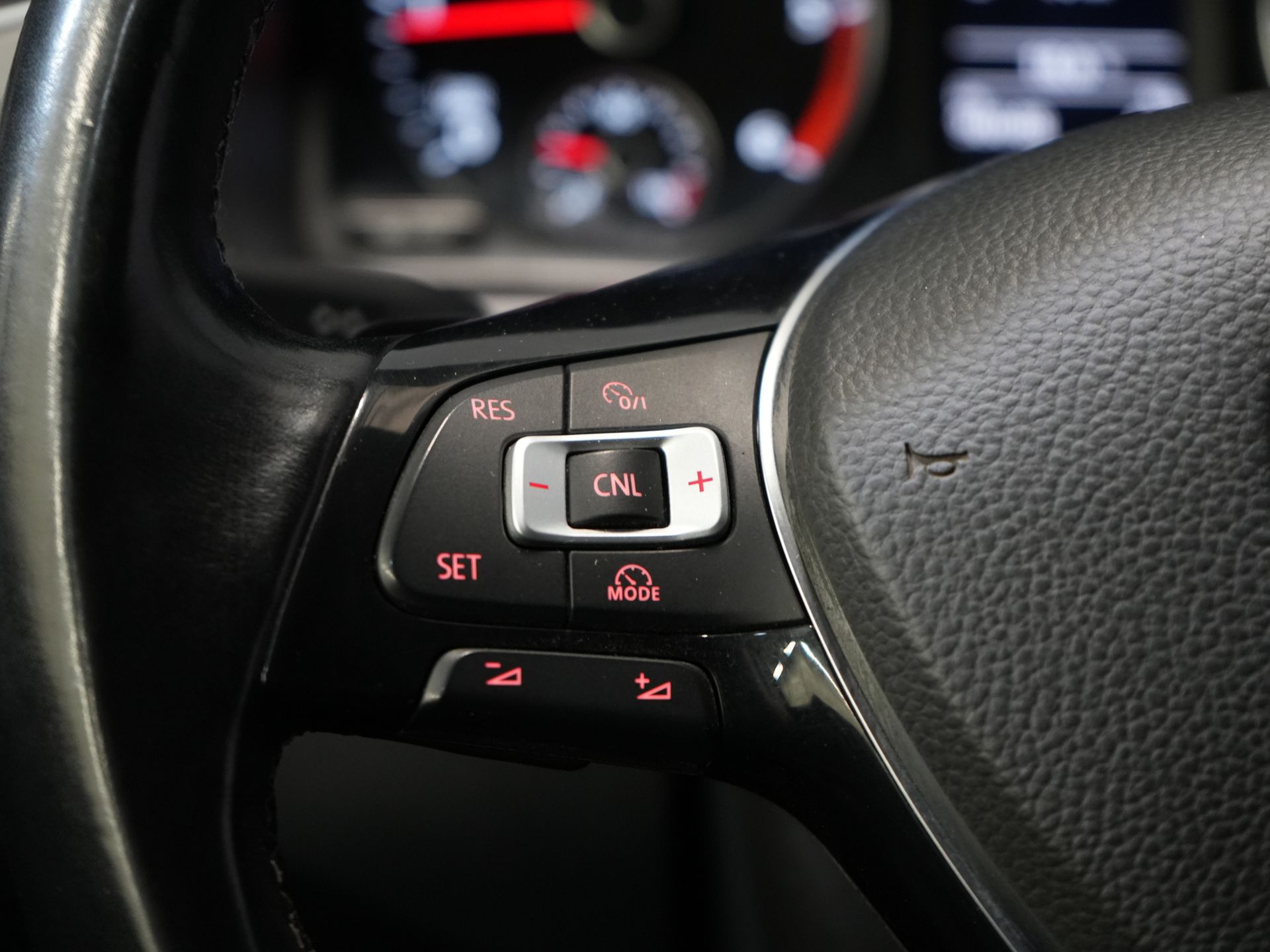 Volkswagen Caddy Bestelbus 2.0 TDI 100 pk DSG Aut. BPM VRIJ! Edition 35 Carplay/ Stoelverw./ Standkachel/ Cruise/ Airco/ PDC/ LMV/ Dakdragers/ Trekhaak/ In 18