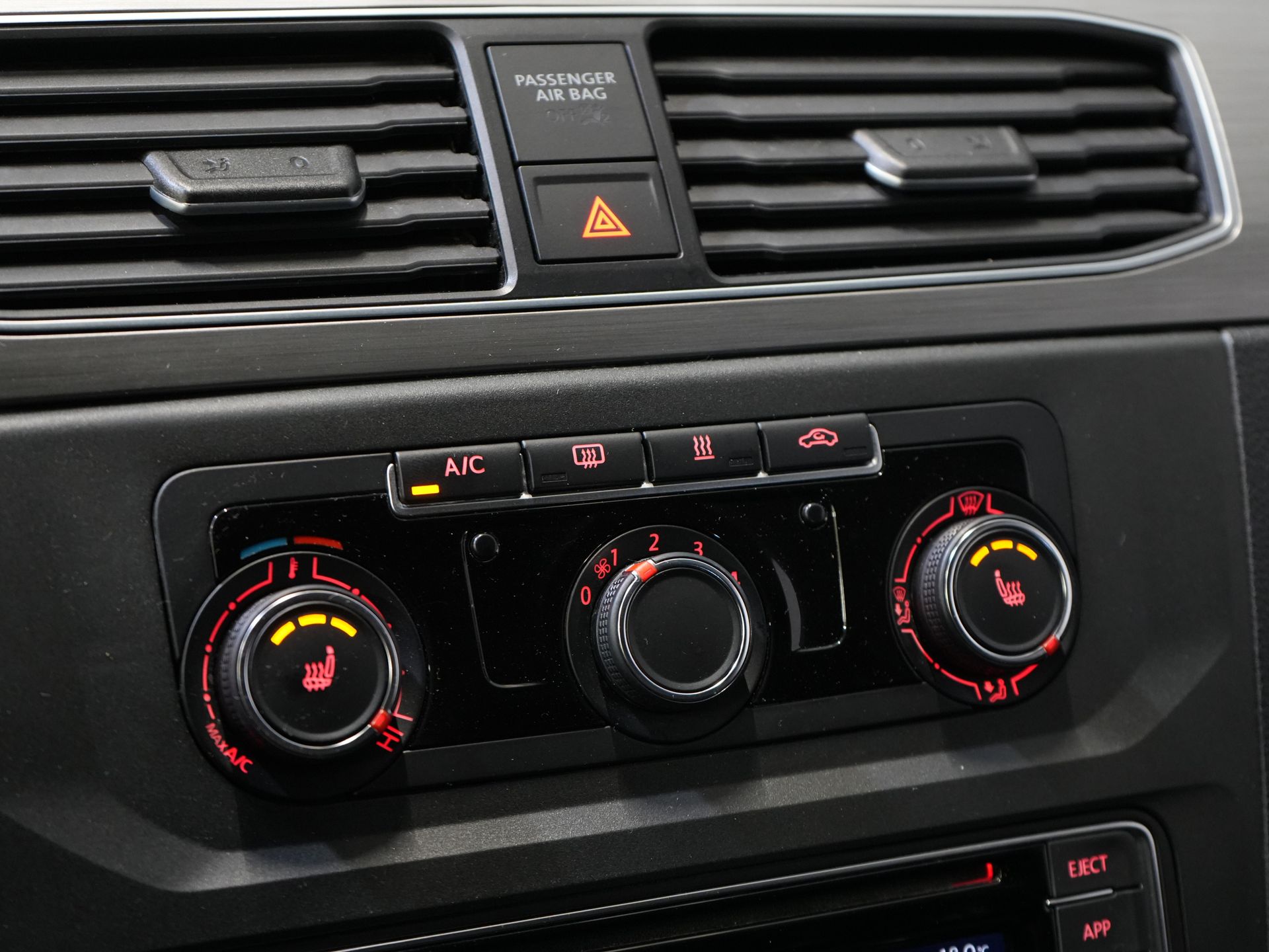 Volkswagen Caddy Bestelbus 2.0 TDI 100 pk DSG Aut. BPM VRIJ! Edition 35 Carplay/ Stoelverw./ Standkachel/ Cruise/ Airco/ PDC/ LMV/ Dakdragers/ Trekhaak/ In 21