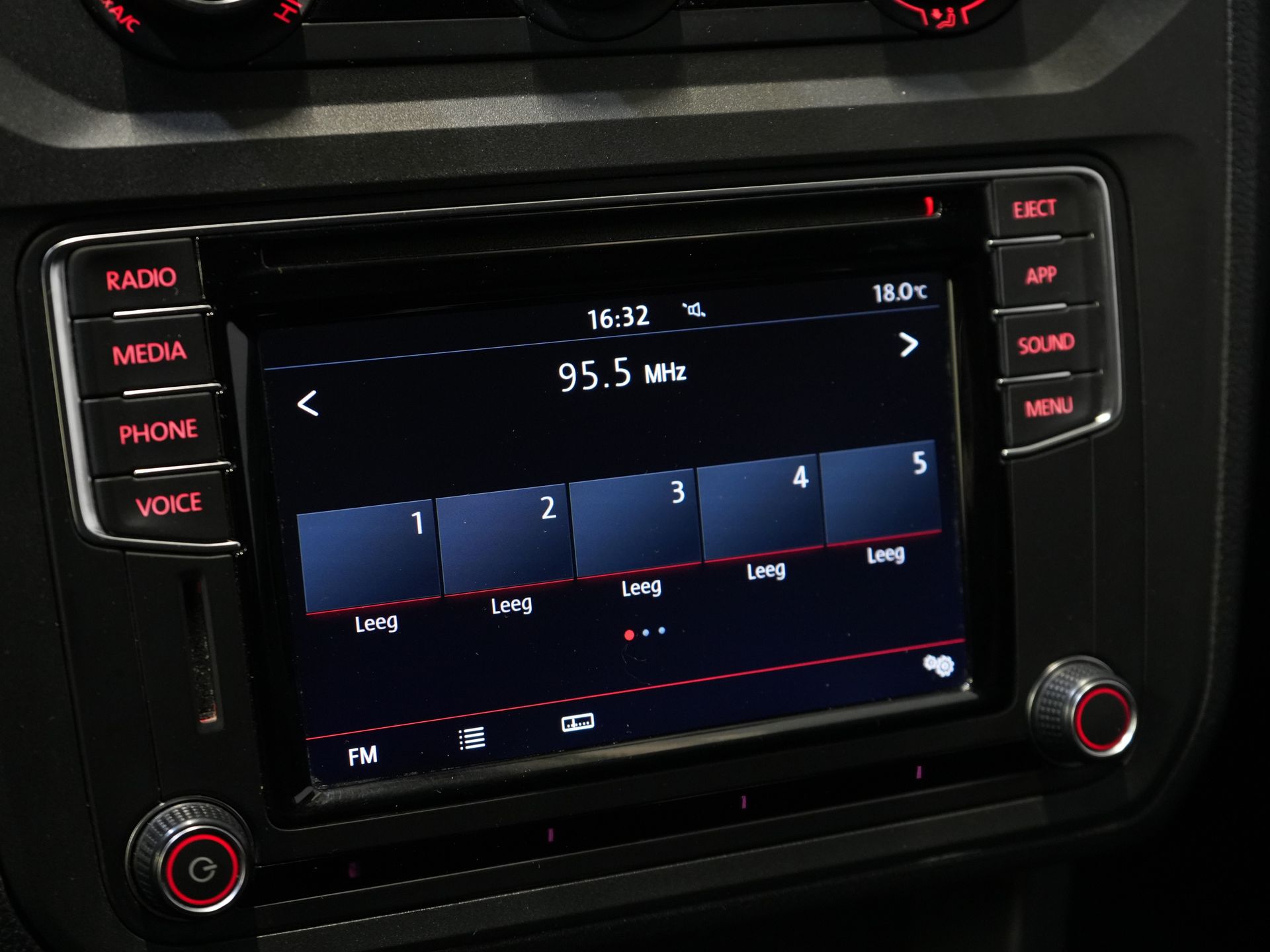 Volkswagen Caddy Bestelbus 2.0 TDI 100 pk DSG Aut. BPM VRIJ! Edition 35 Carplay/ Stoelverw./ Standkachel/ Cruise/ Airco/ PDC/ LMV/ Dakdragers/ Trekhaak/ In 22