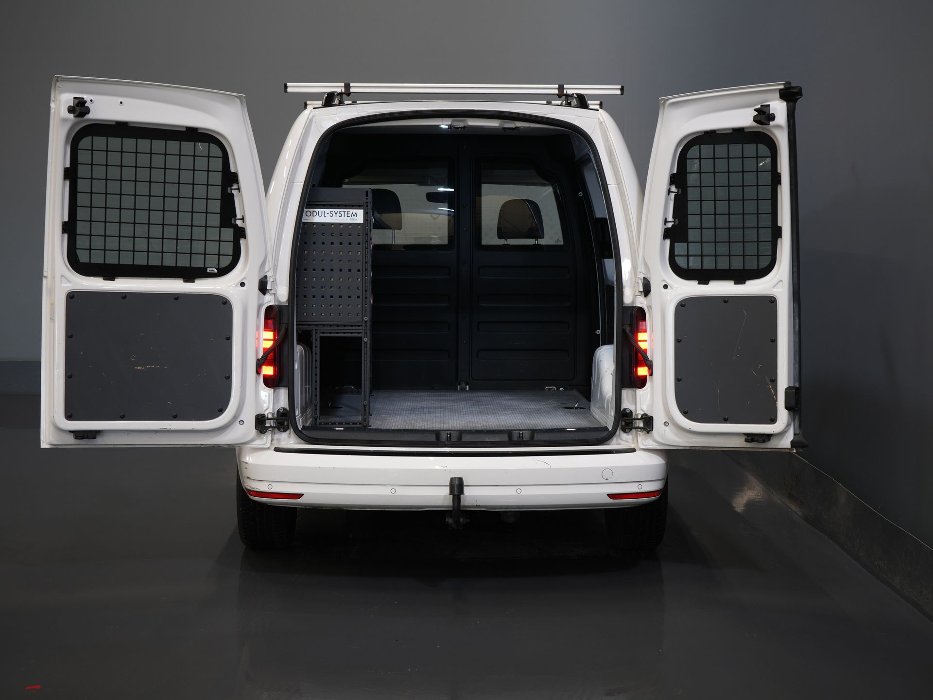 Volkswagen Caddy Bestelbus 2.0 TDI 100 pk DSG Aut. BPM VRIJ! Edition 35 Carplay/ Stoelverw./ Standkachel/ Cruise/ Airco/ PDC/ LMV/ Dakdragers/ Trekhaak/ In 4