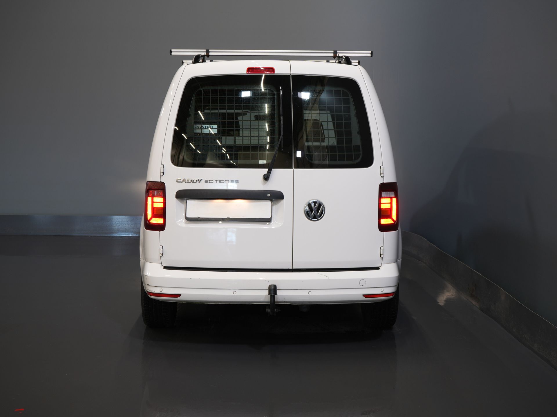 Volkswagen Caddy Bestelbus 2.0 TDI 100 pk DSG Aut. BPM VRIJ! Edition 35 Carplay/ Stoelverw./ Standkachel/ Cruise/ Airco/ PDC/ LMV/ Dakdragers/ Trekhaak/ In 5