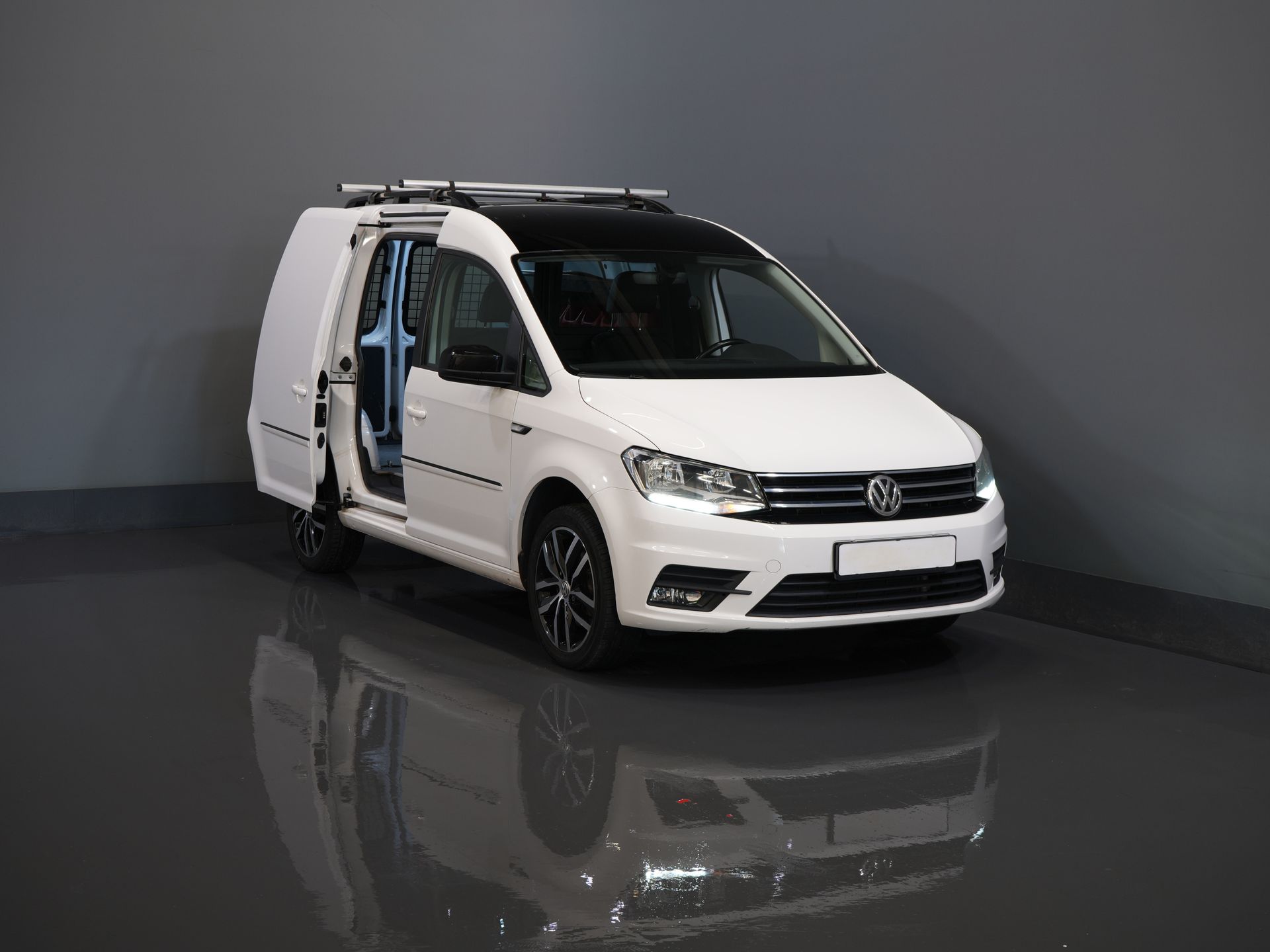 Volkswagen Caddy Bestelbus 2.0 TDI 100 pk DSG Aut. BPM VRIJ! Edition 35 Carplay/ Stoelverw./ Standkachel/ Cruise/ Airco/ PDC/ LMV/ Dakdragers/ Trekhaak/ In 8
