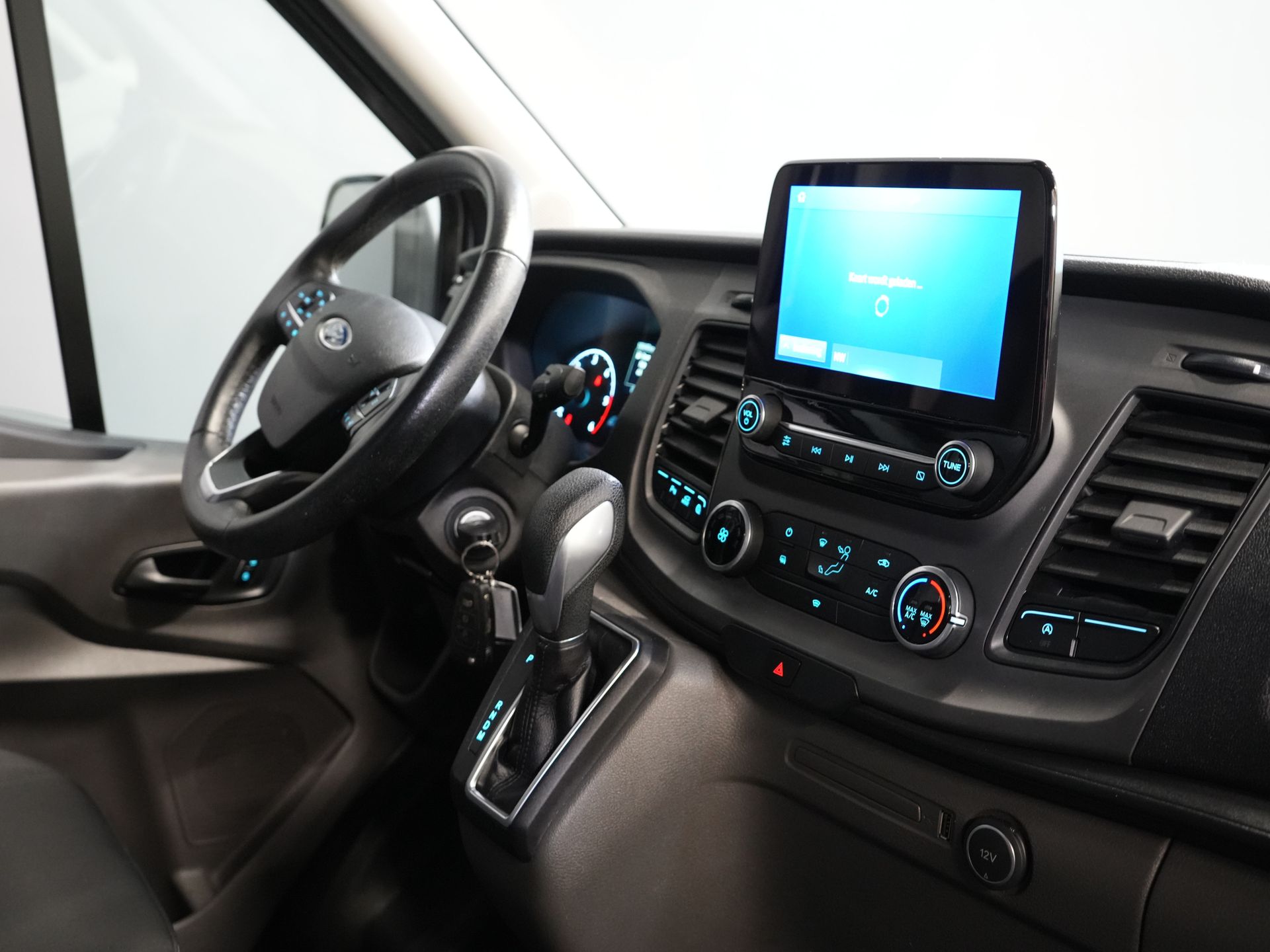 Ford Transit Bestelbus 350 2.0 TDCI 170 pk Aut. L2H2 BPM VRIJ! Carplay/ Navi/ Camera/ Inrichting/ Trekhaak/ PDC/ Cruise/ Airco 2