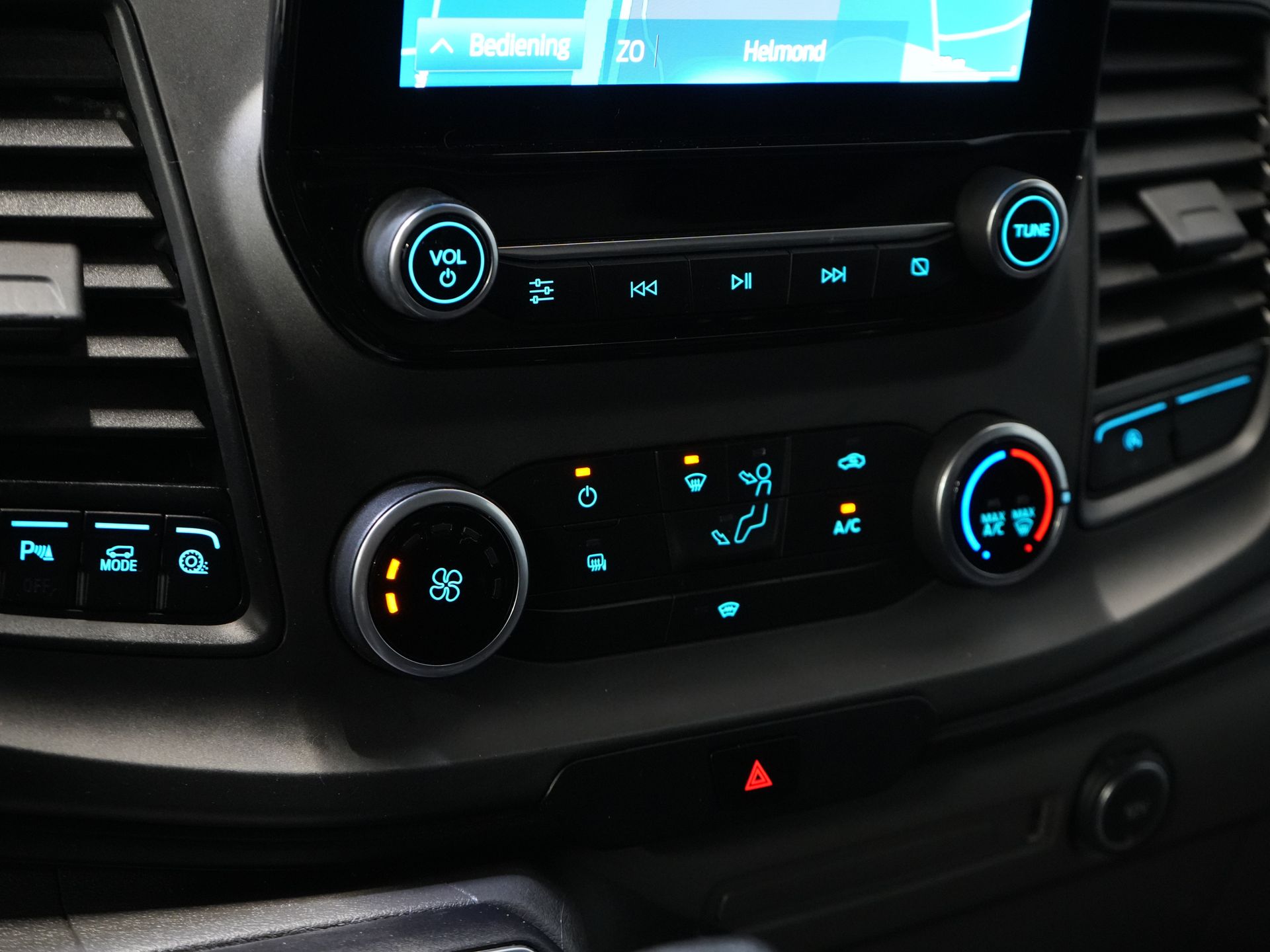 Ford Transit Bestelbus 350 2.0 TDCI 170 pk Aut. L2H2 BPM VRIJ! Carplay/ Navi/ Camera/ Inrichting/ Trekhaak/ PDC/ Cruise/ Airco 21