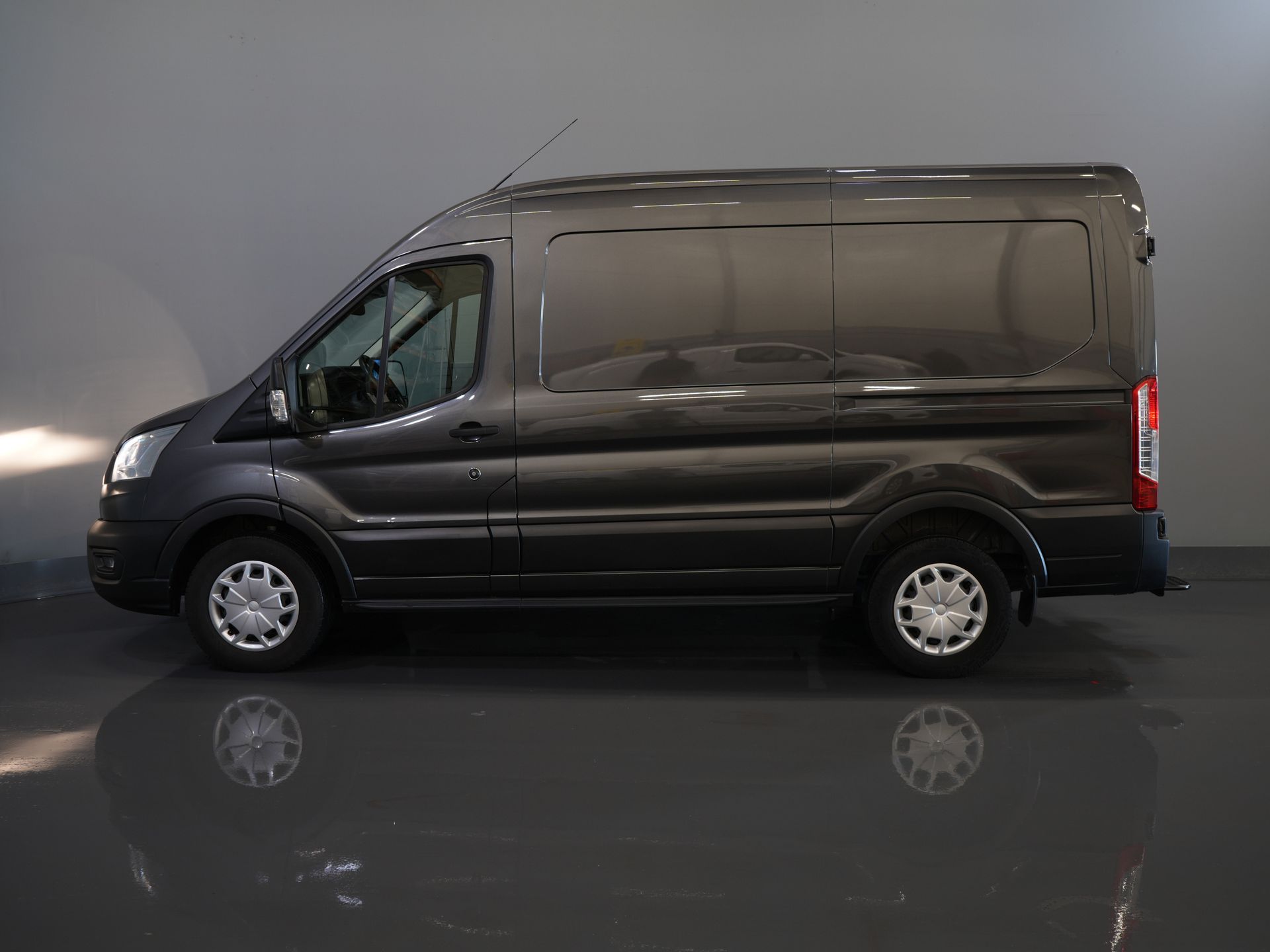 Ford Transit Bestelbus 350 2.0 TDCI 170 pk Aut. L2H2 BPM VRIJ! Carplay/ Navi/ Camera/ Inrichting/ Trekhaak/ PDC/ Cruise/ Airco 9
