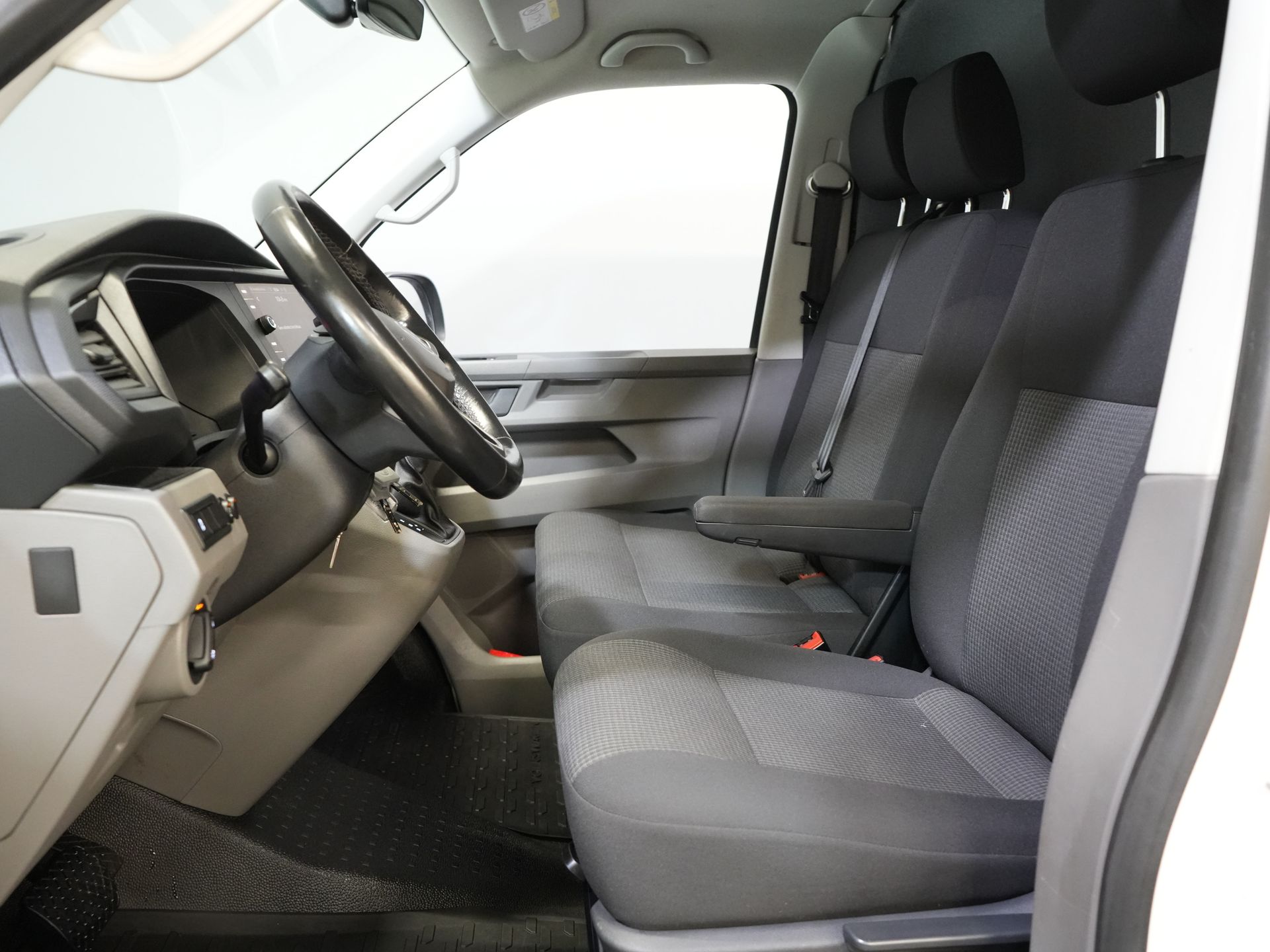 Volkswagen Transporter Bestelbus 2.0 TDI 150 pk DSG Aut. L2 BPM VRIJ! Adapt.Cruise/ LED/ 2x Schuifdeur/ Carplay/ Stoelverw./ Airco/ Navi/ PDC/ 17