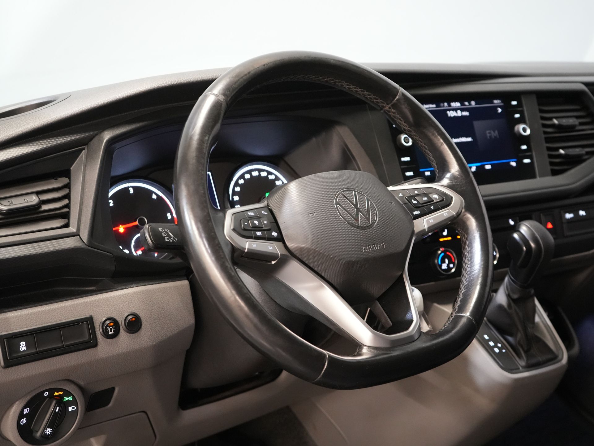 Volkswagen Transporter Bestelbus 2.0 TDI 150 pk DSG Aut. L2 BPM VRIJ! Adapt.Cruise/ LED/ 2x Schuifdeur/ Carplay/ Stoelverw./ Airco/ Navi/ PDC/ 17