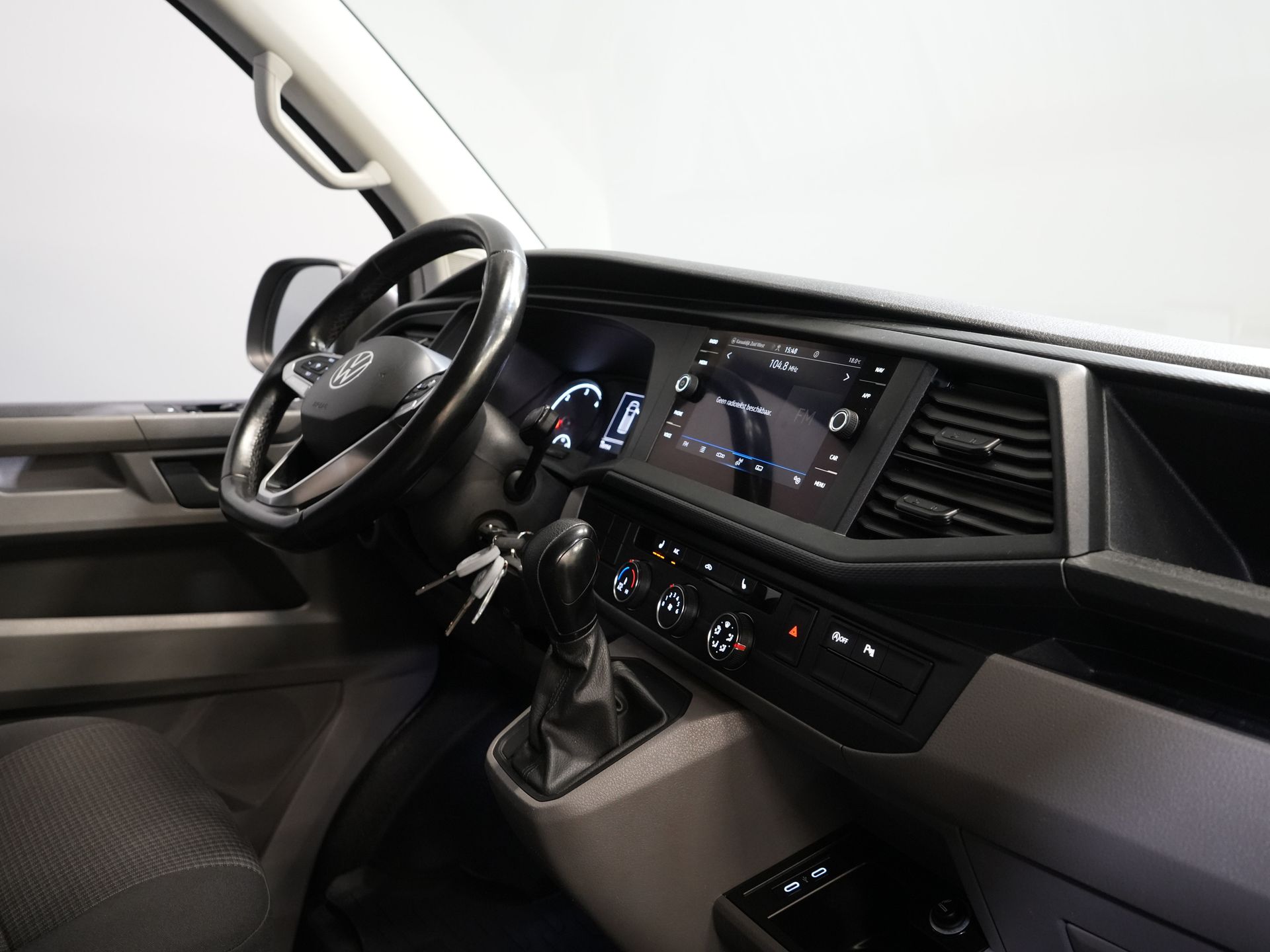 Volkswagen Transporter Bestelbus 2.0 TDI 150 pk DSG Aut. L2 BPM VRIJ! Adapt.Cruise/ LED/ 2x Schuifdeur/ Carplay/ Stoelverw./ Airco/ Navi/ PDC/ 17