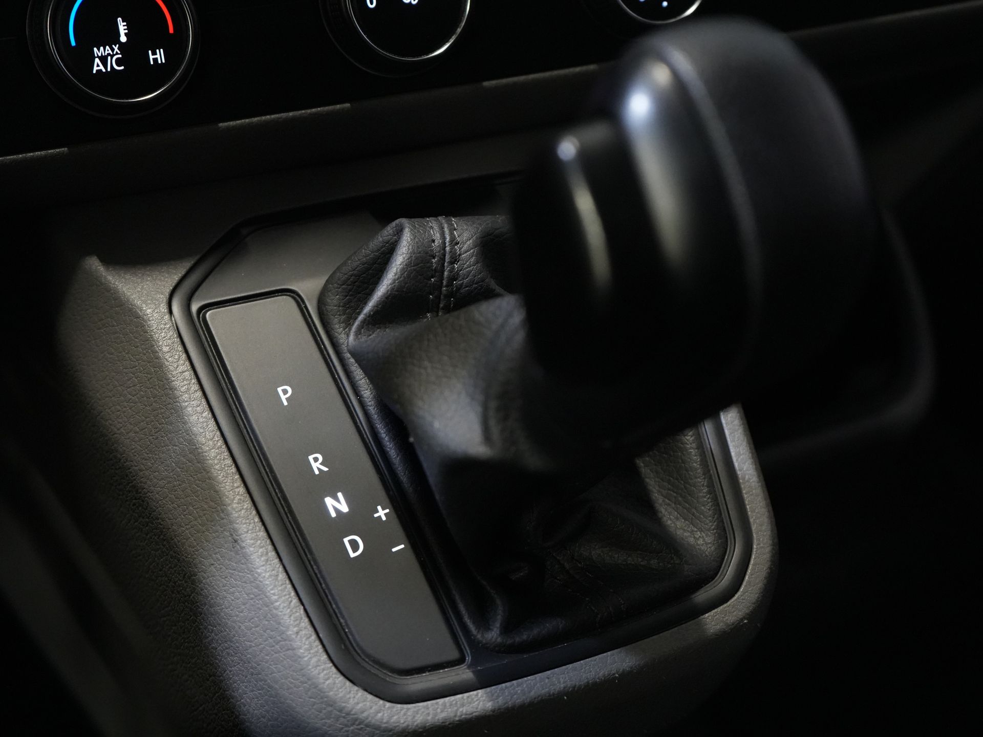 Volkswagen Transporter Bestelbus 2.0 TDI 150 pk DSG Aut. L2 BPM VRIJ! Adapt.Cruise/ LED/ 2x Schuifdeur/ Carplay/ Stoelverw./ Airco/ Navi/ PDC/ 17