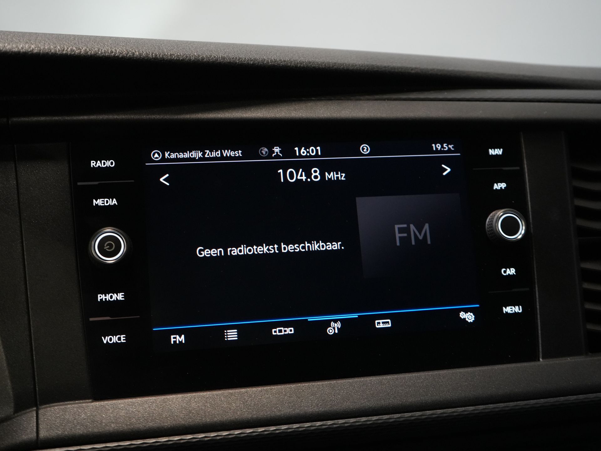 Volkswagen Transporter Bestelbus 2.0 TDI 150 pk DSG Aut. L2 BPM VRIJ! Adapt.Cruise/ LED/ 2x Schuifdeur/ Carplay/ Stoelverw./ Airco/ Navi/ PDC/ 17