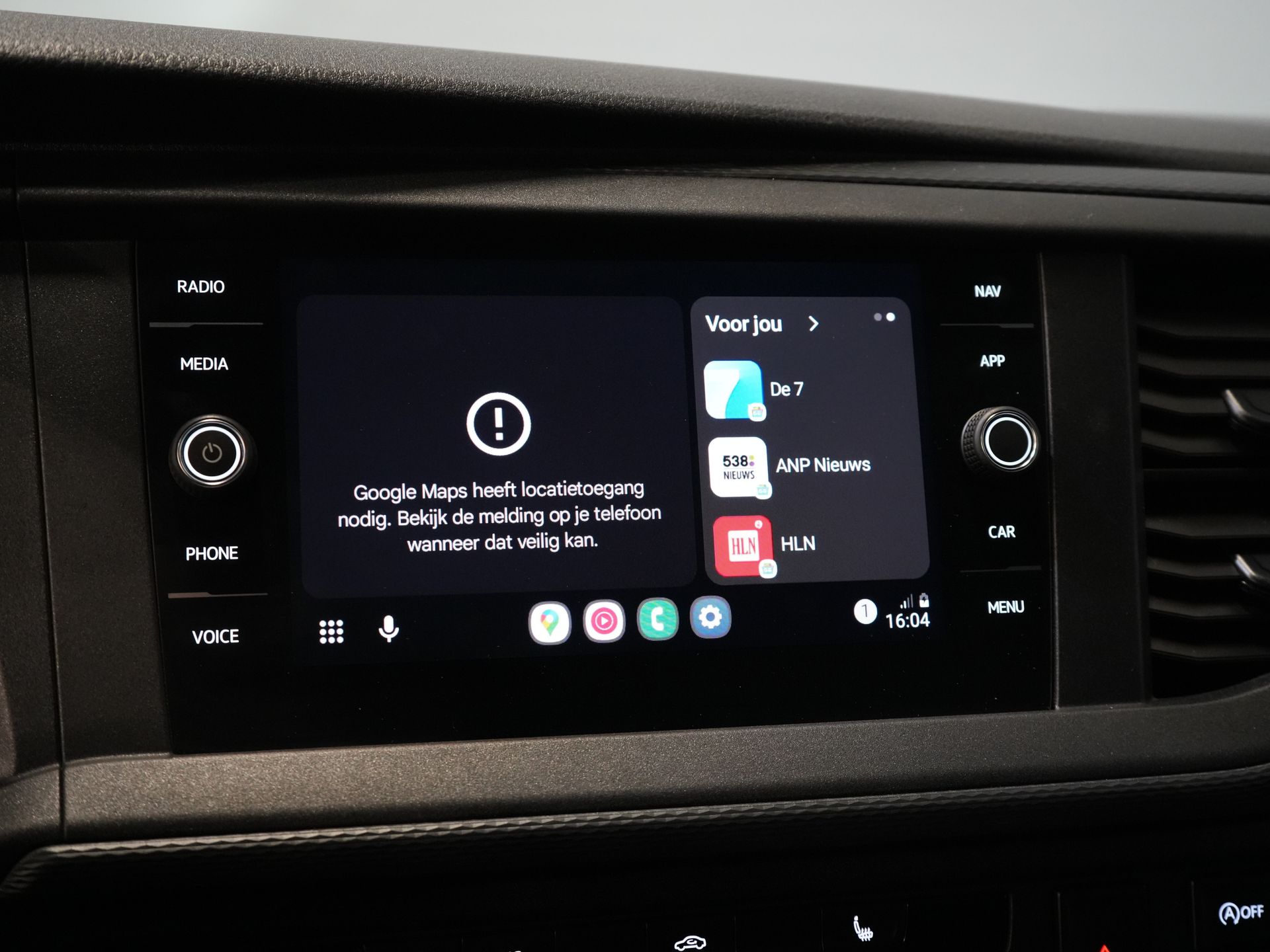 Volkswagen Transporter Bestelbus 2.0 TDI 150 pk DSG Aut. L2 BPM VRIJ! Adapt.Cruise/ LED/ 2x Schuifdeur/ Carplay/ Stoelverw./ Airco/ Navi/ PDC/ 17