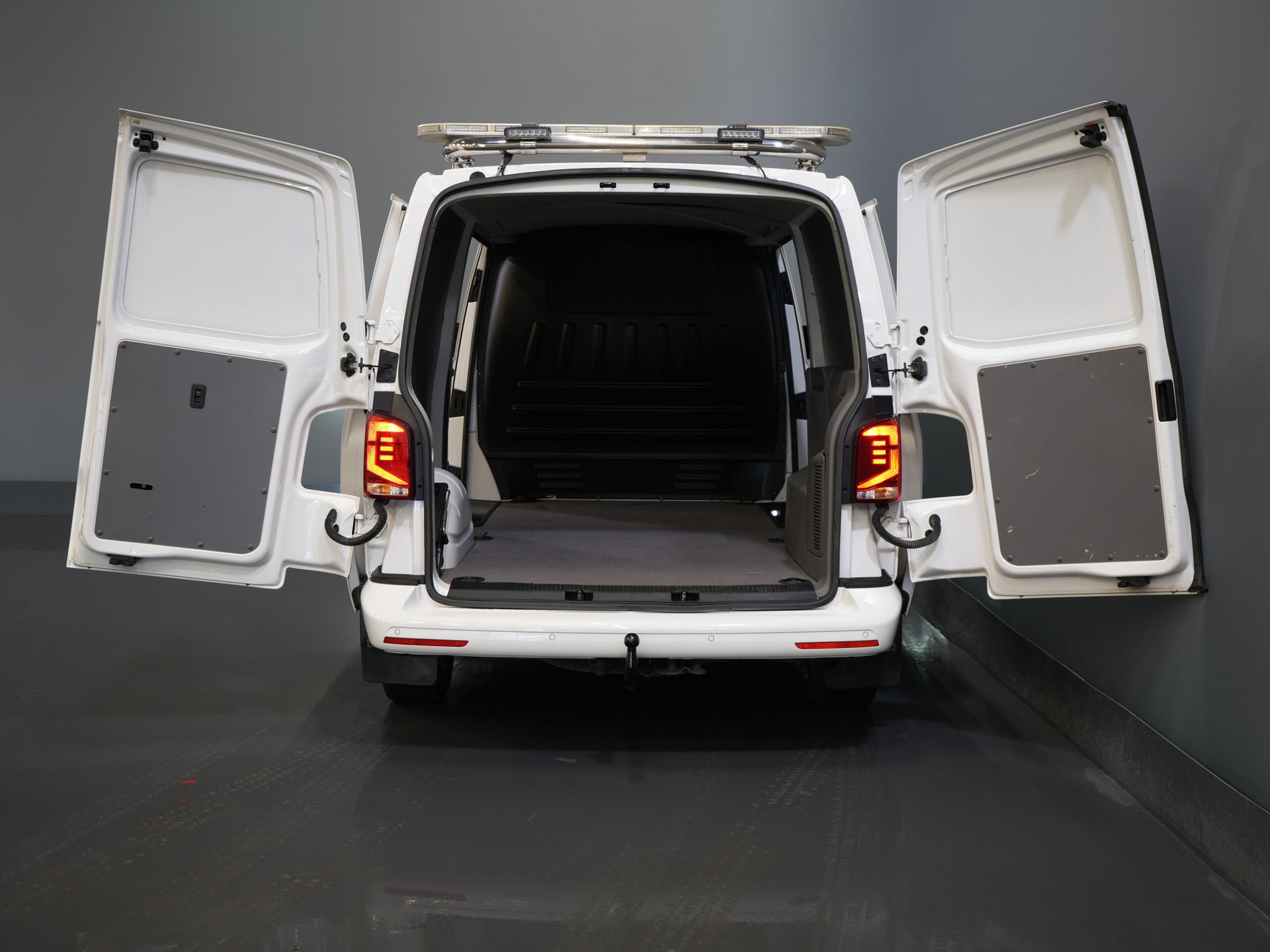 Volkswagen Transporter Bestelbus 2.0 TDI 150 pk DSG Aut. L2 BPM VRIJ! Adapt.Cruise/ LED/ 2x Schuifdeur/ Carplay/ Stoelverw./ Airco/ Navi/ PDC/ 17