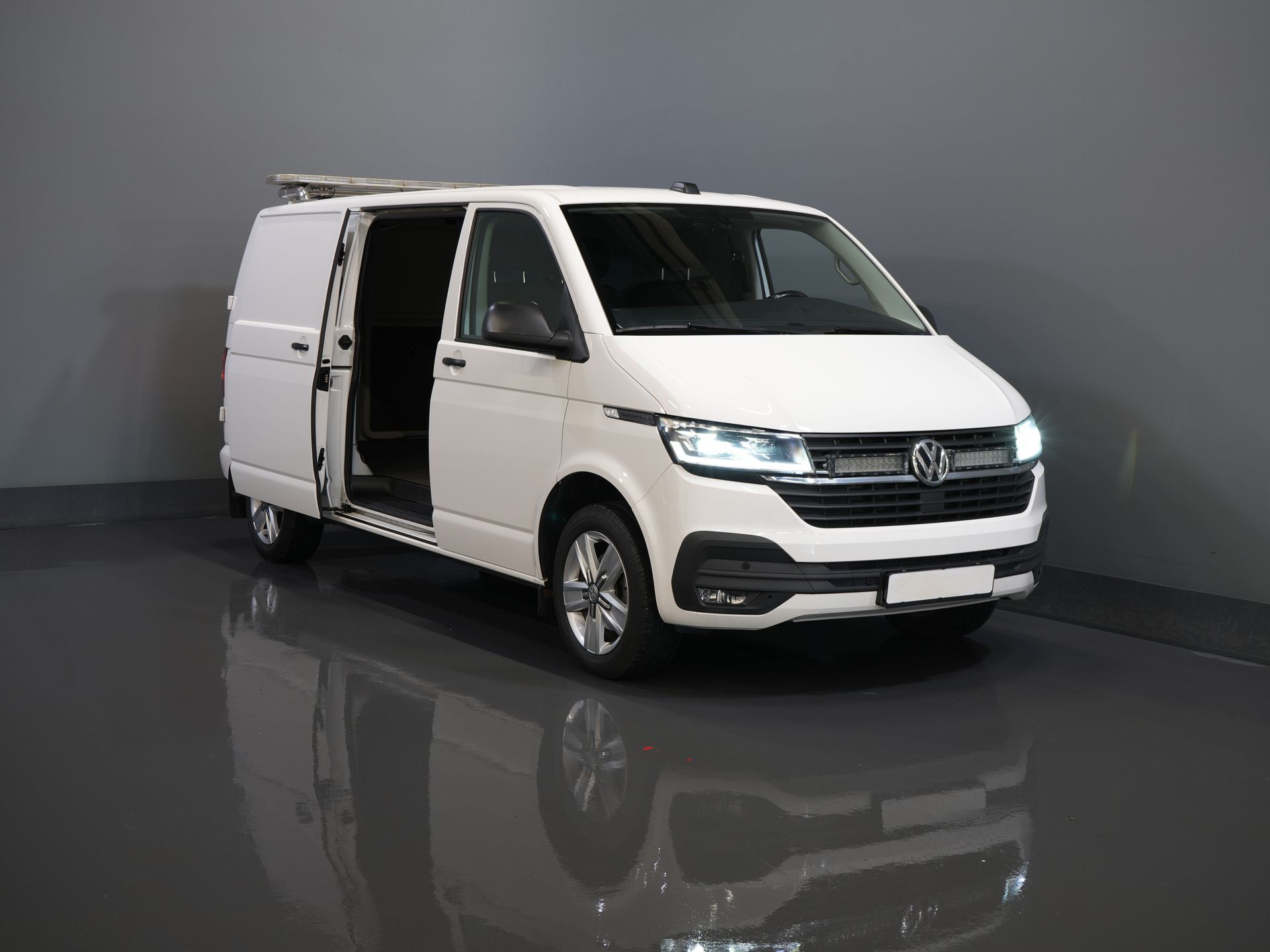 Volkswagen Transporter Bestelbus 2.0 TDI 150 pk DSG Aut. L2 BPM VRIJ! Adapt.Cruise/ LED/ 2x Schuifdeur/ Carplay/ Stoelverw./ Airco/ Navi/ PDC/ 17