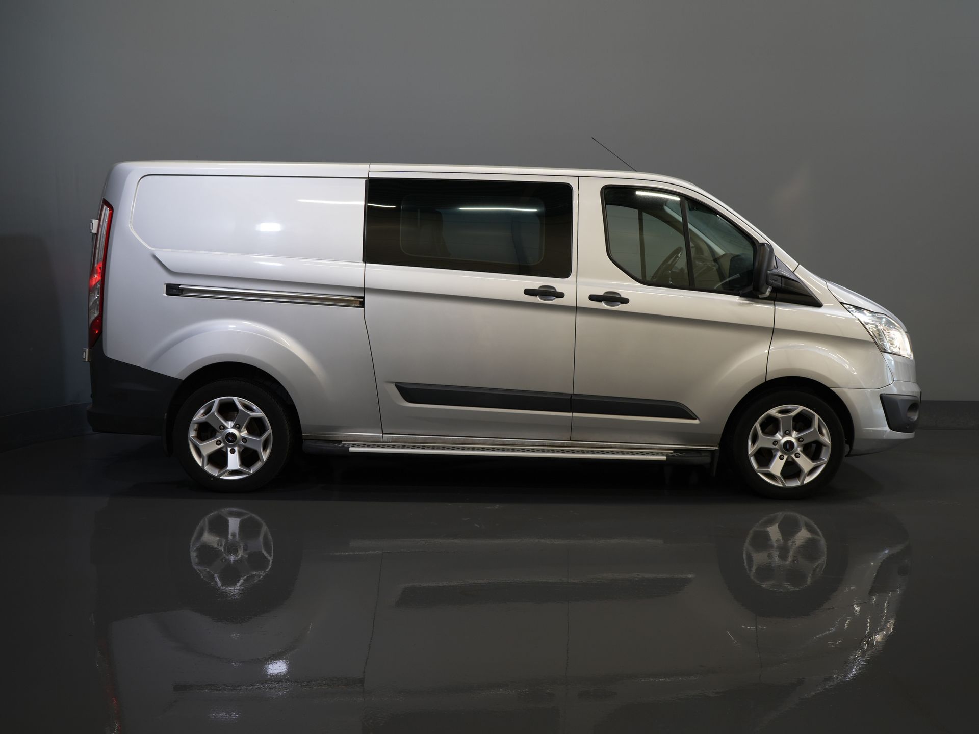 Ford Transit Custom Bestelbus 2.2 TDCI Trend Dubbel Cabine DC L2 BPM VRIJ! NL Auto/ Leder/ Stoelverw./ Camera/ PDC/ LMV/ Sidesteps 10