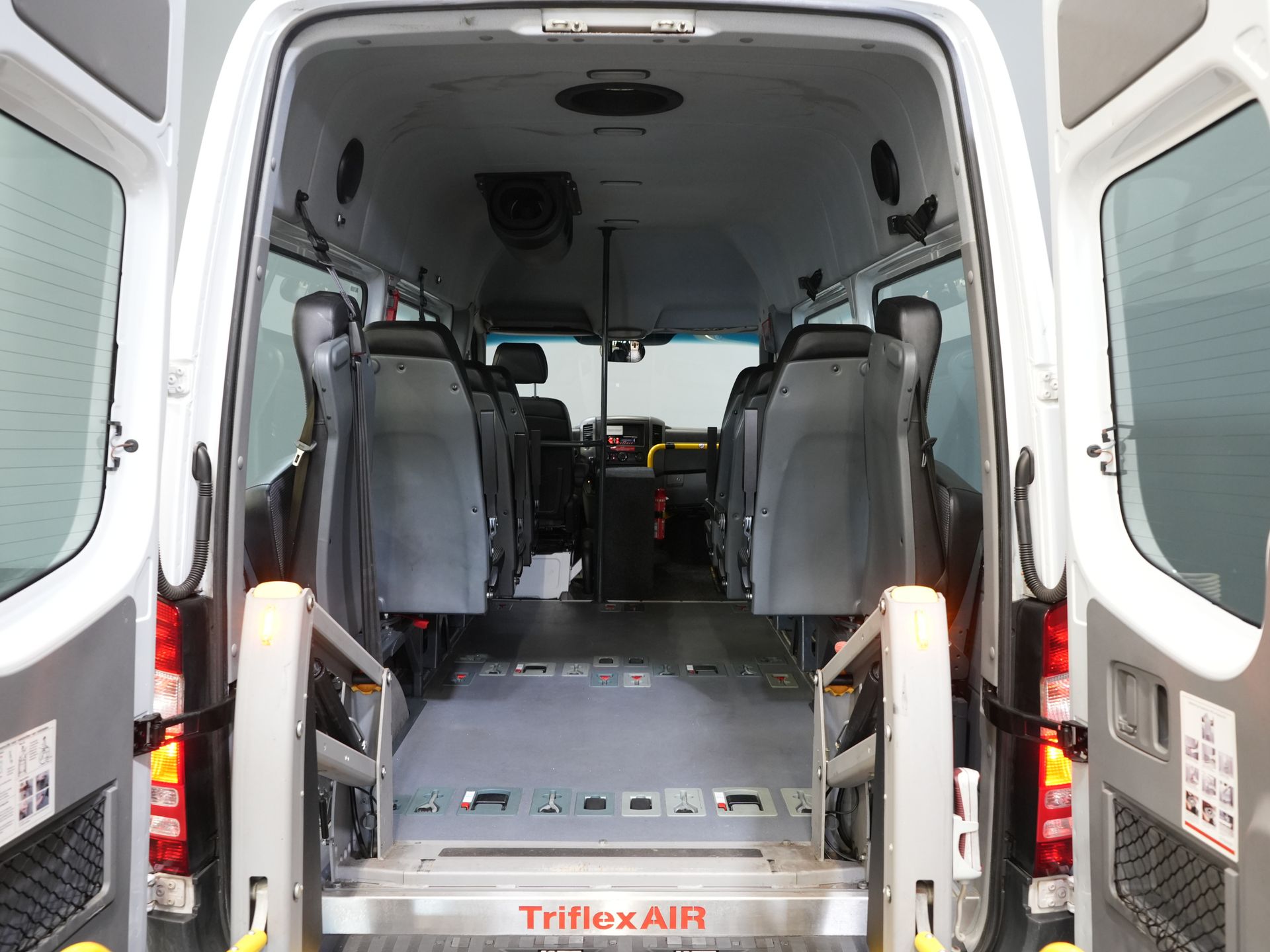 Mercedes-Benz Sprinter Personenvervoer 313 2.2 CDI Aut. L2H2 € 9.922 Incl. BTW EXPORT Combi/ 9 Persoons/ Kombi/ 9P/ Airco/ Rolstoellift/ Electr. deur/ APK 9-2026 14