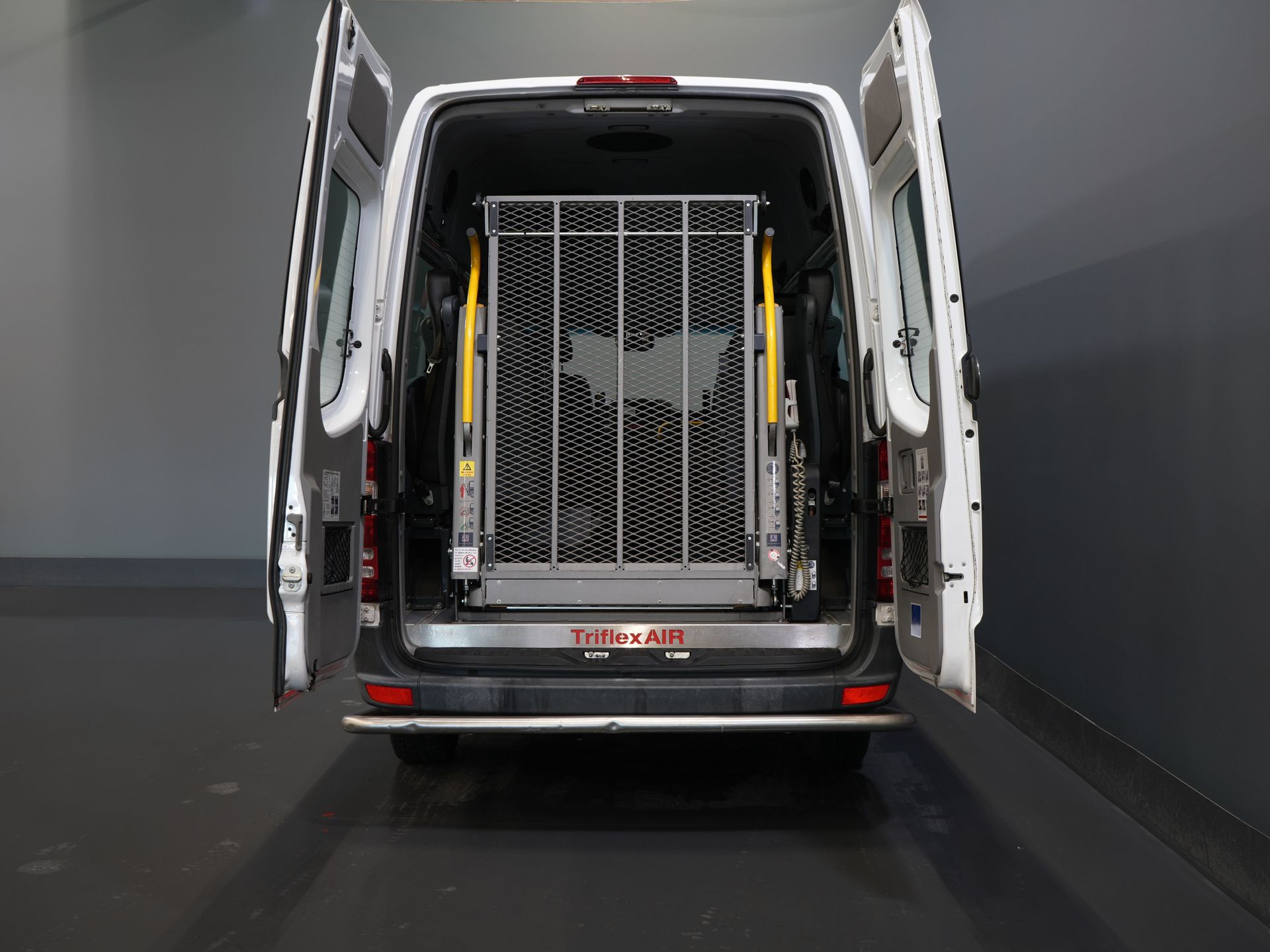 Mercedes-Benz Sprinter Personenvervoer 313 2.2 CDI Aut. L2H2 € 9.922 Incl. BTW EXPORT Combi/ 9 Persoons/ Kombi/ 9P/ Airco/ Rolstoellift/ Electr. deur/ APK 9-2026 4