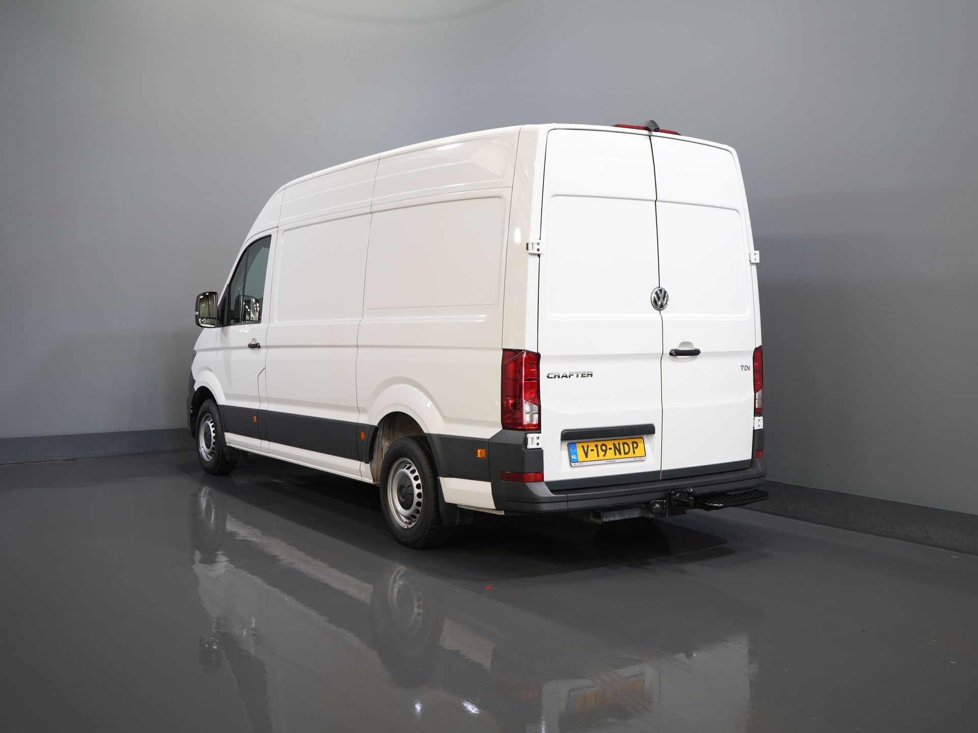 Volkswagen Crafter Bestelbus 35 2.0 TDI 140 pk DSG Aut. L3H3 BPM VRIJ! Carplay/ Camera/ Cruise/ Trekhaak/ Betimmerd/ Airco 1