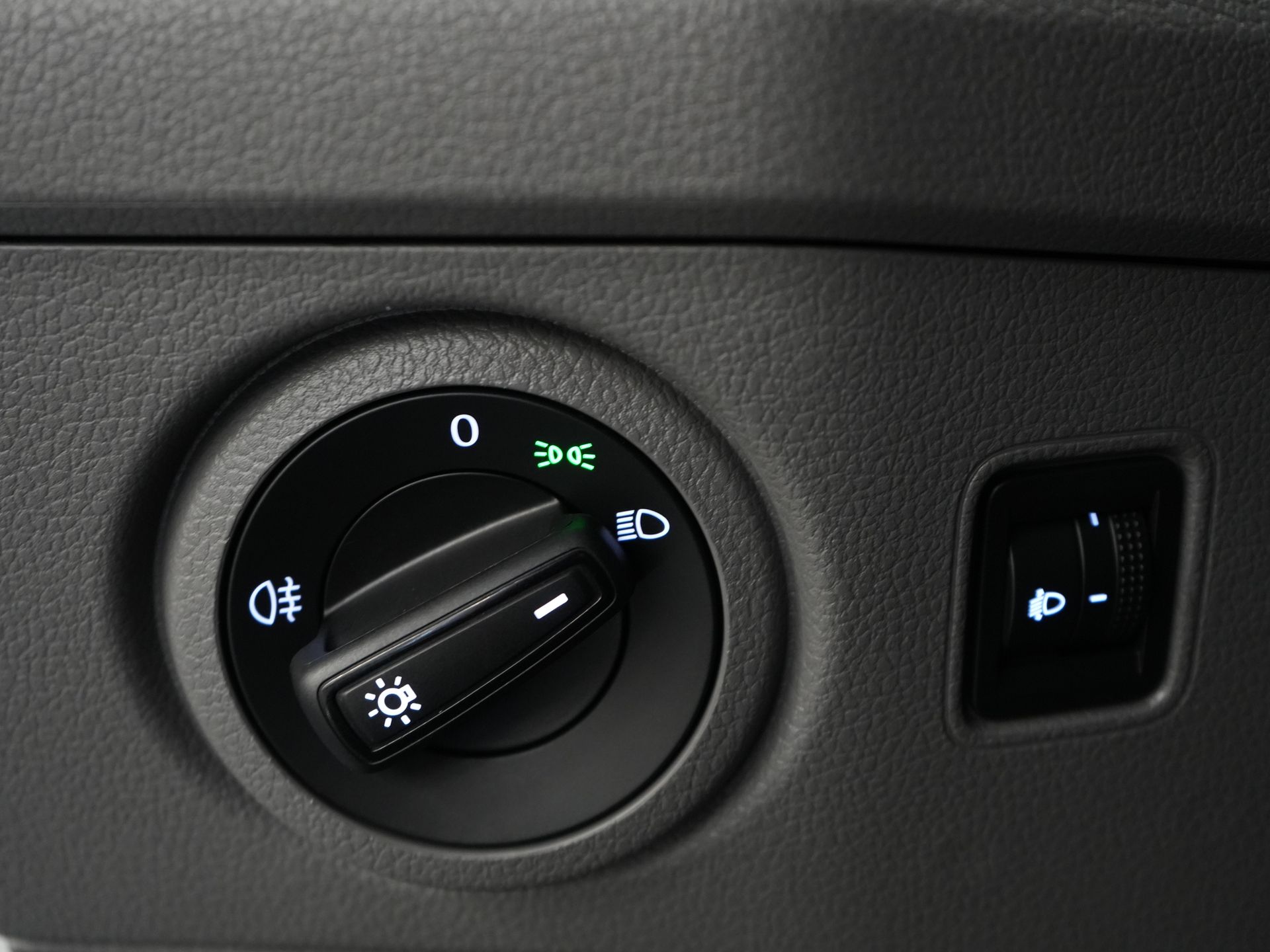 Volkswagen Crafter Bestelbus 35 2.0 TDI 140 pk DSG Aut. L3H3 BPM VRIJ! Carplay/ Camera/ Cruise/ Trekhaak/ Betimmerd/ Airco 17