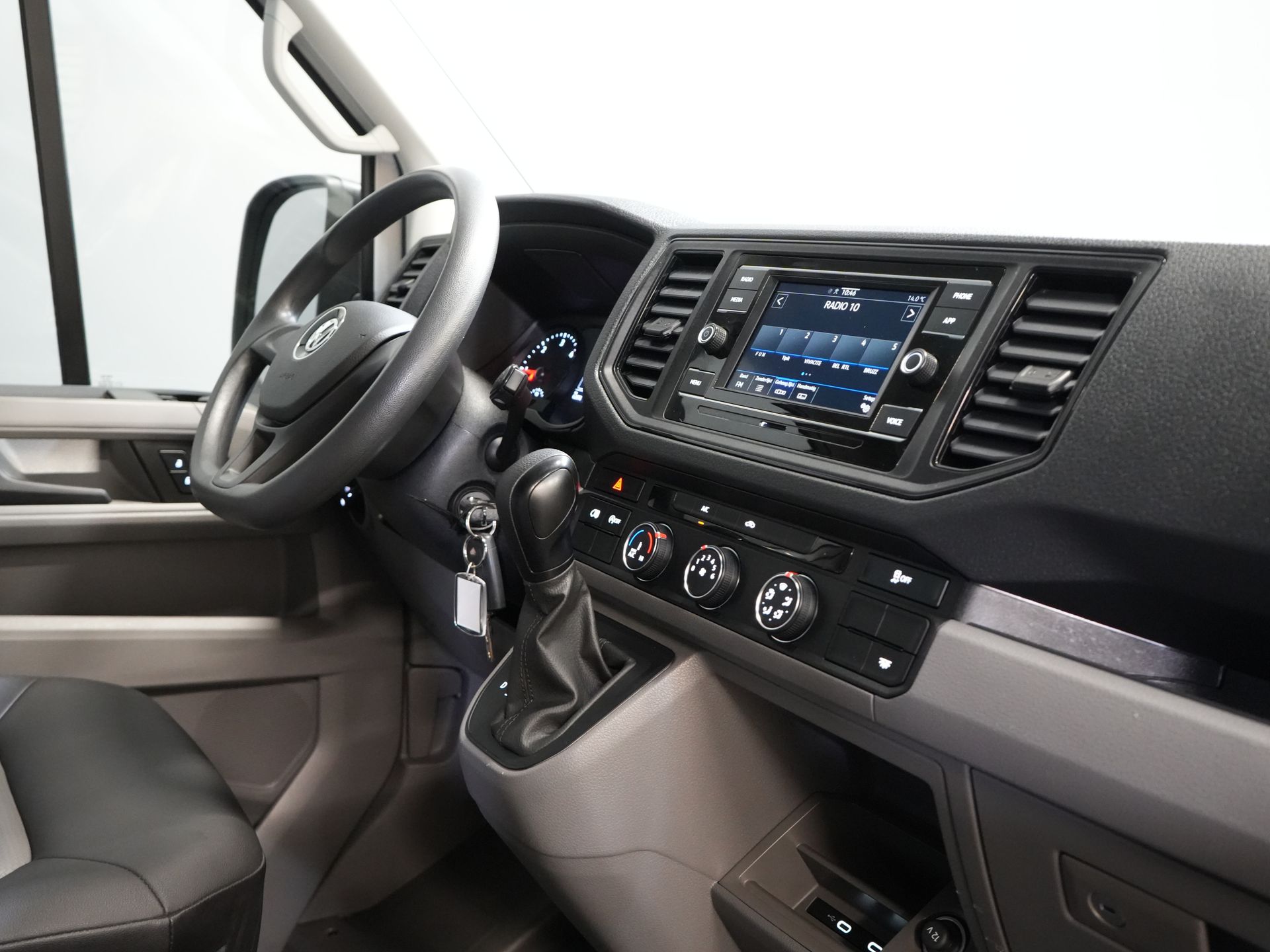 Volkswagen Crafter Bestelbus 35 2.0 TDI 140 pk DSG Aut. L3H3 BPM VRIJ! Carplay/ Camera/ Cruise/ Trekhaak/ Betimmerd/ Airco 2