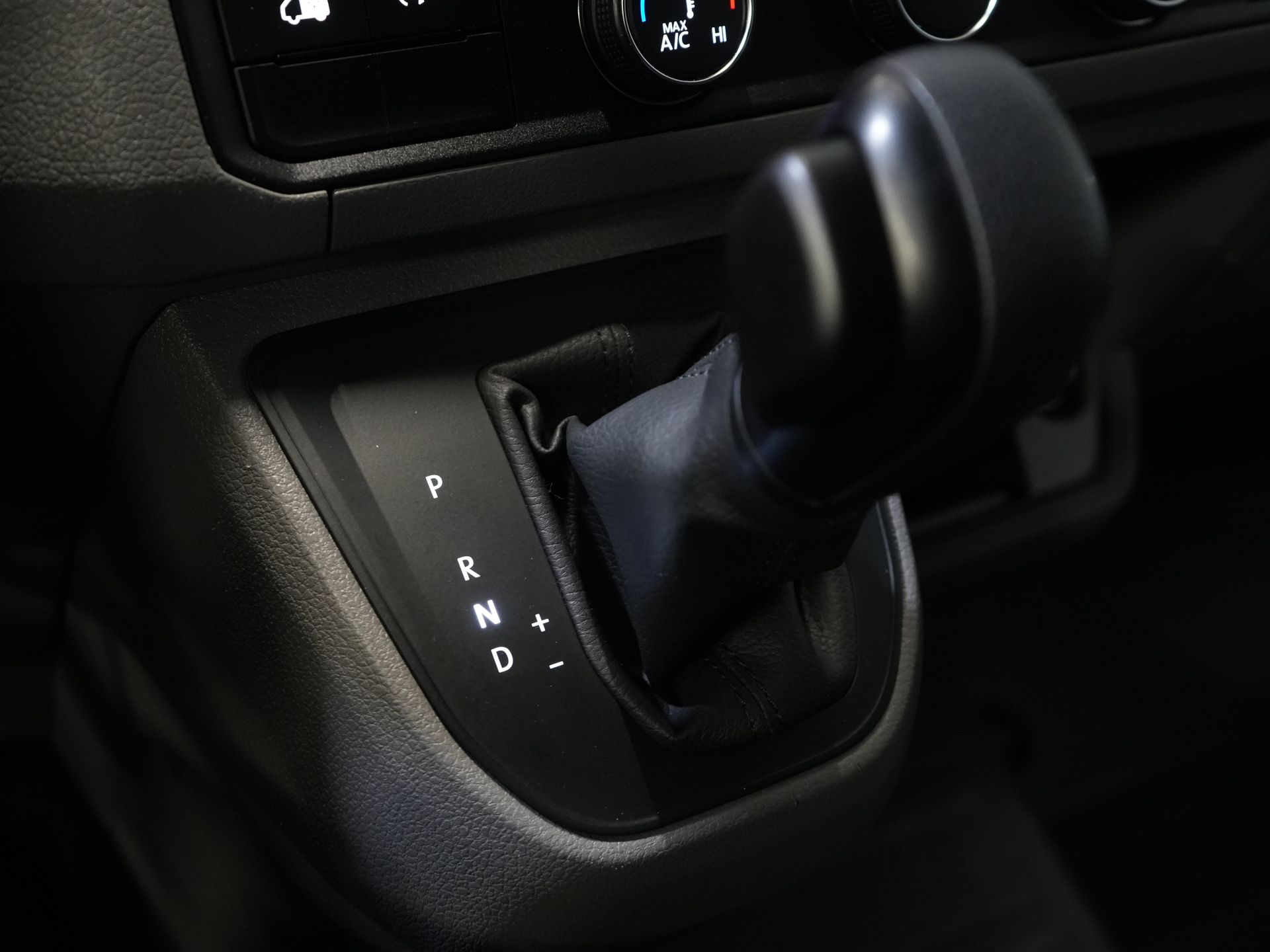 Volkswagen Crafter Bestelbus 35 2.0 TDI 140 pk DSG Aut. L3H3 BPM VRIJ! Carplay/ Camera/ Cruise/ Trekhaak/ Betimmerd/ Airco 20