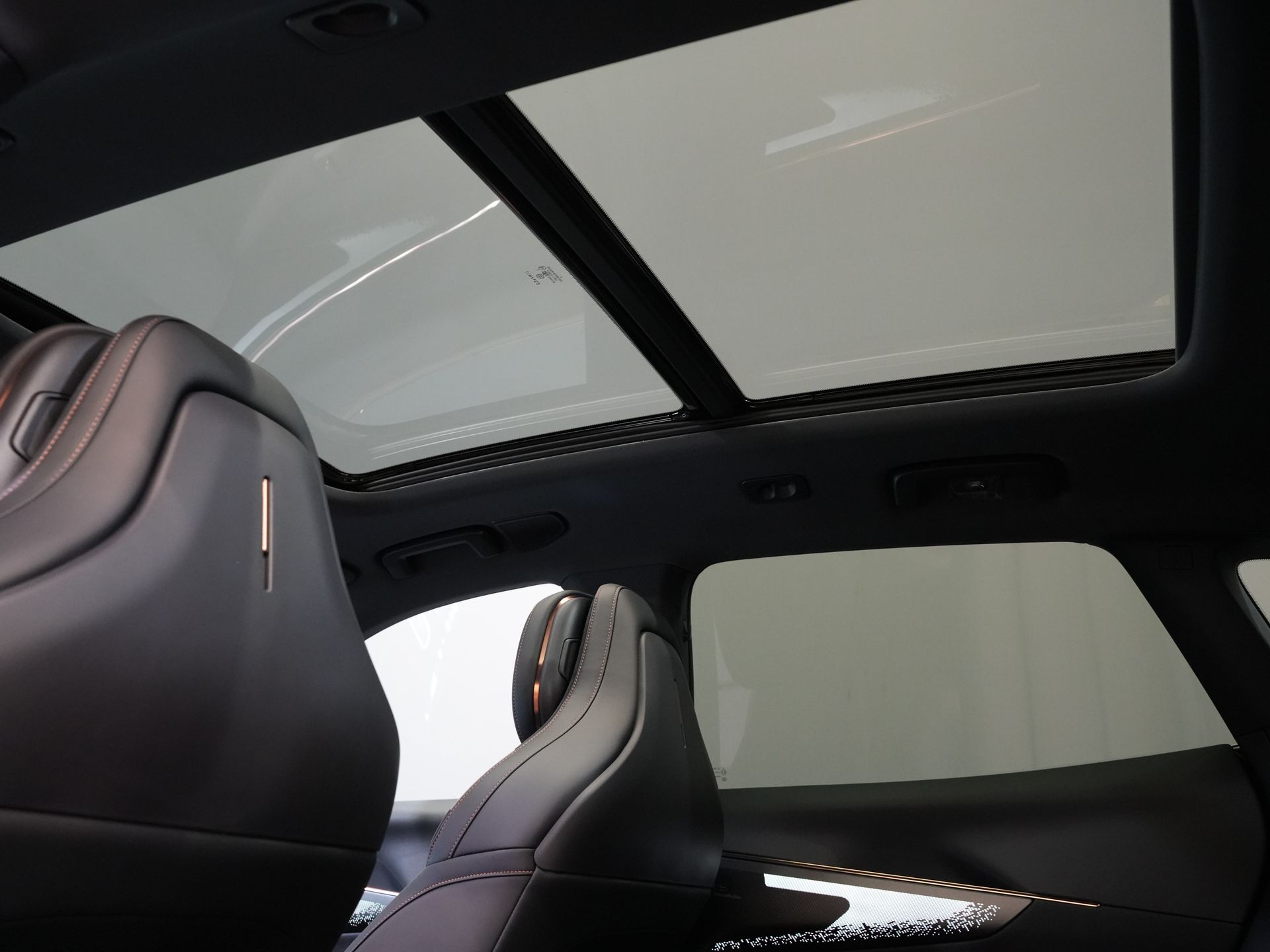 Lynk & Co 08 SUV 1.5 More PHEV 200km Elek./ Harman&Kardon/ Pano/ Stoelmassage & koeling/ Elek.Klep/ Adapt.Cruise 17