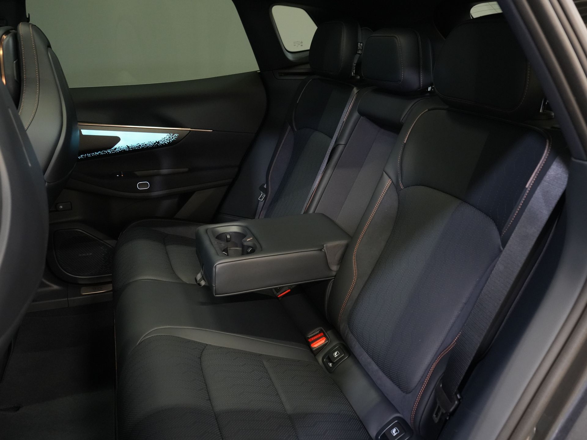 Lynk & Co 08 SUV 1.5 More PHEV 200km Elek./ Harman&Kardon/ Pano/ Stoelmassage & koeling/ Elek.Klep/ Adapt.Cruise 18