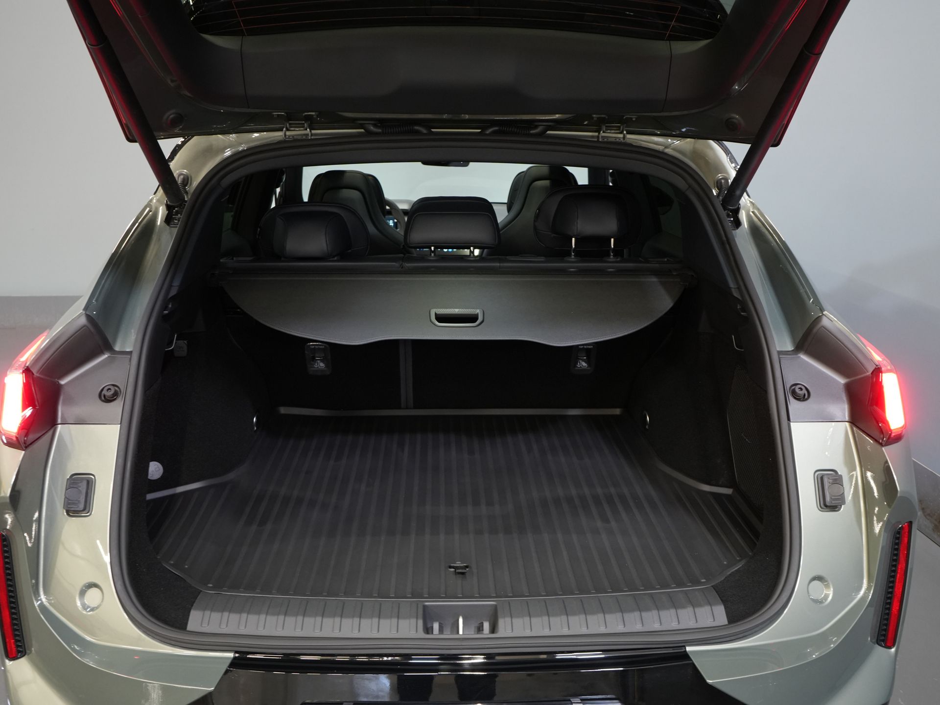 Lynk & Co 08 SUV 1.5 More PHEV 200km Elek./ Harman&Kardon/ Pano/ Stoelmassage & koeling/ Elek.Klep/ Adapt.Cruise 14