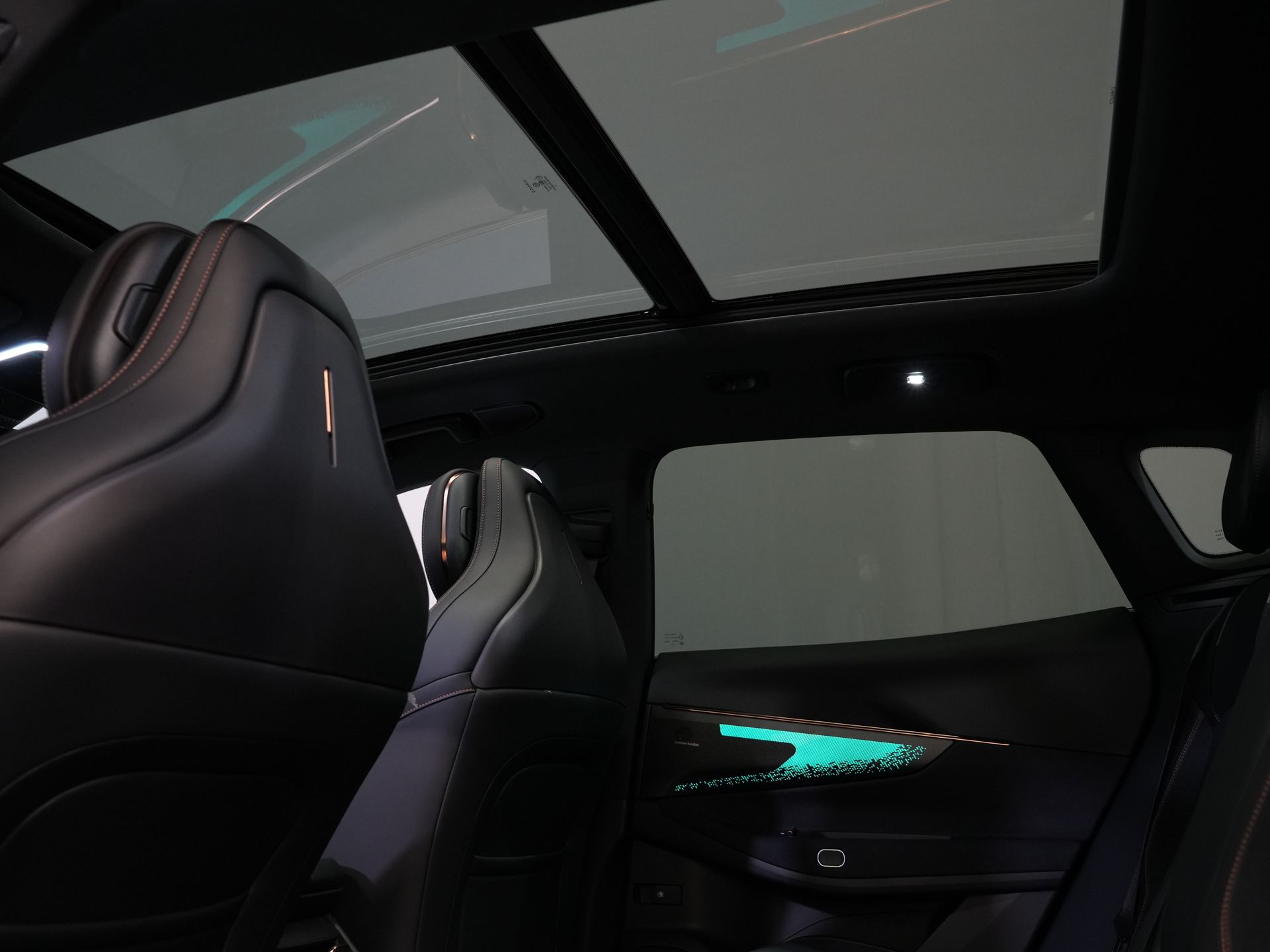 Lynk & Co 08 SUV 1.5 More PHEV 200km Elek./ Harman&Kardon/ Pano/ Stoelmassage & koeling/ Elek.Klep/ Adapt.Cruise 17