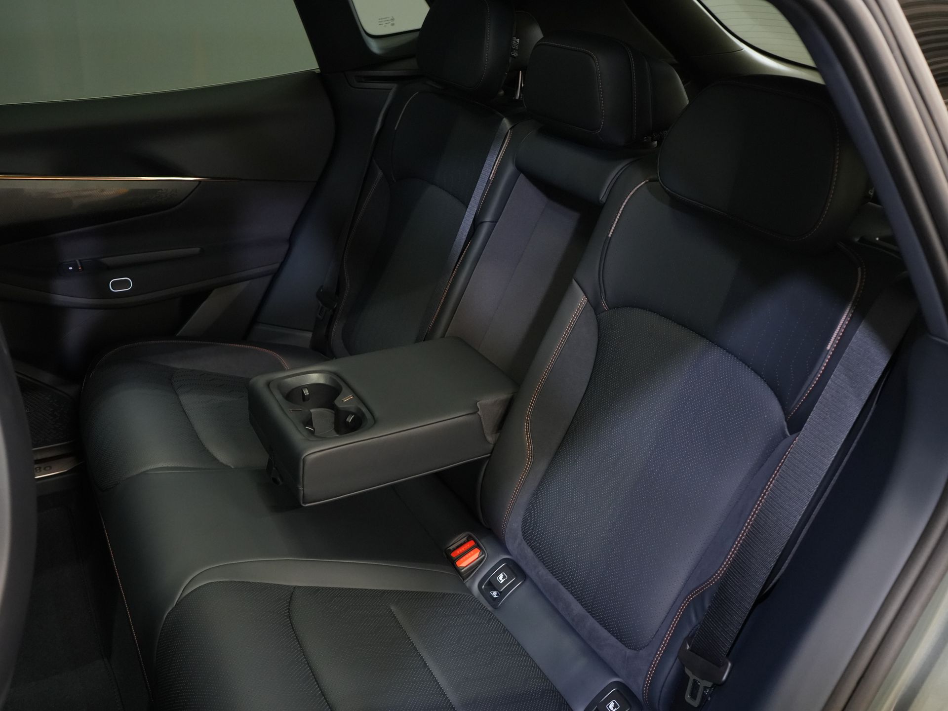 Lynk & Co 08 SUV 1.5 More PHEV 200km Elek./ Harman&Kardon/ Pano/ Stoelmassage & koeling/ Elek.Klep/ Adapt.Cruise 18