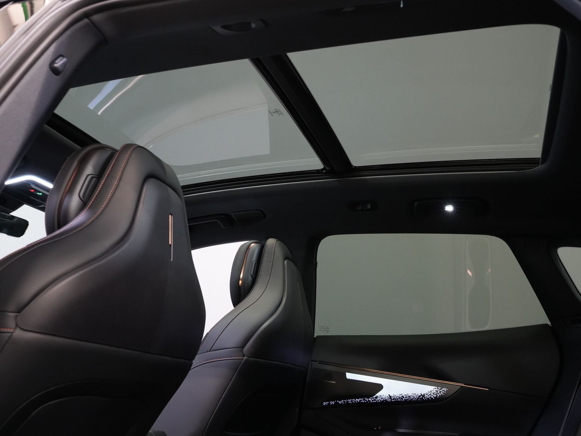 Lynk & Co 08 SUV 1.5 More PHEV 200km Elek./ Harman&Kardon/ Pano/ Stoelmassage & koeling/ Elek.Klep/ Adapt.Cruise 17