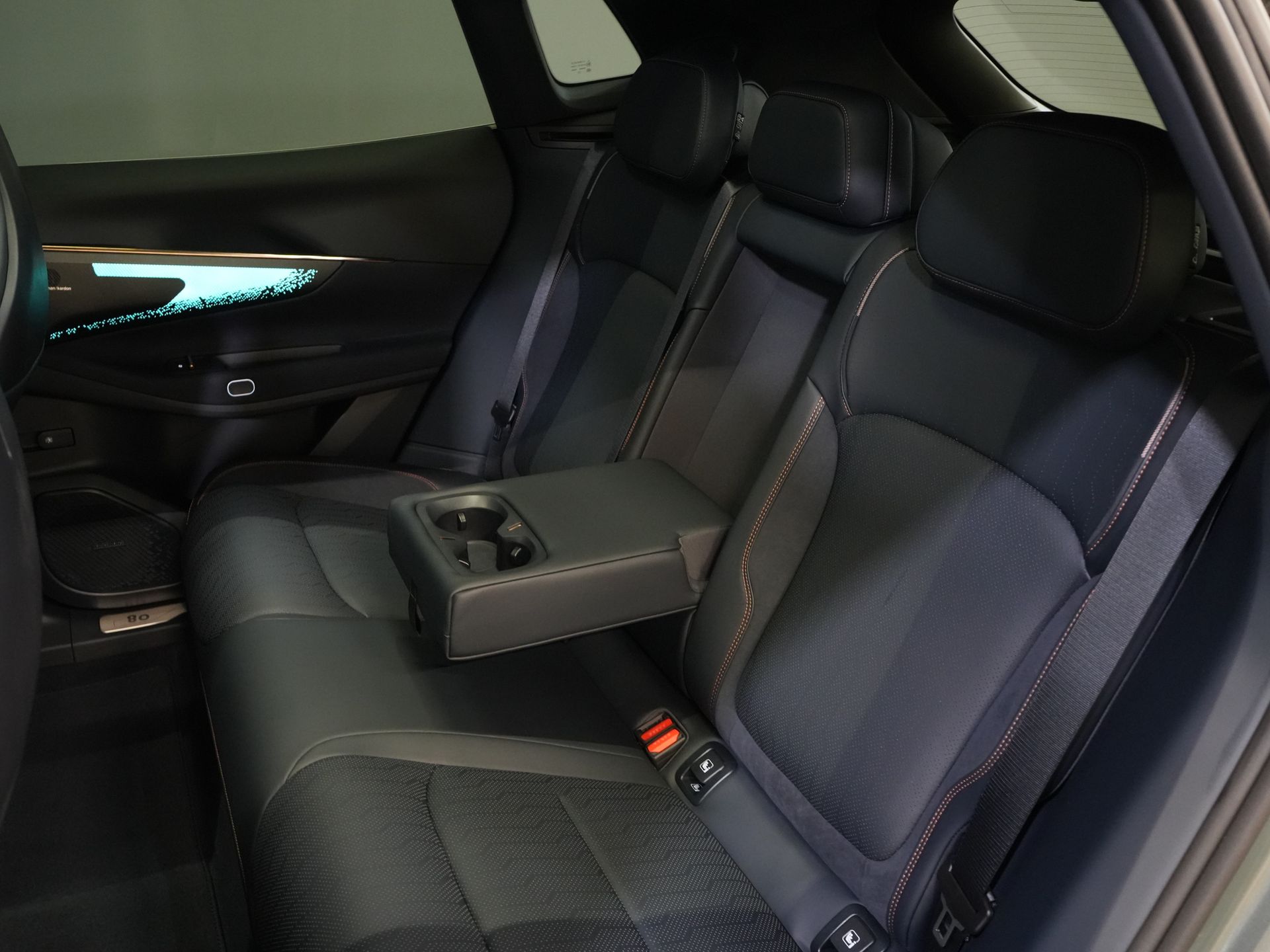 Lynk & Co 08 SUV 1.5 More PHEV 200km Elek./ Harman&Kardon/ Pano/ Stoelmassage & koeling/ Elek.Klep/ Adapt.Cruise 18