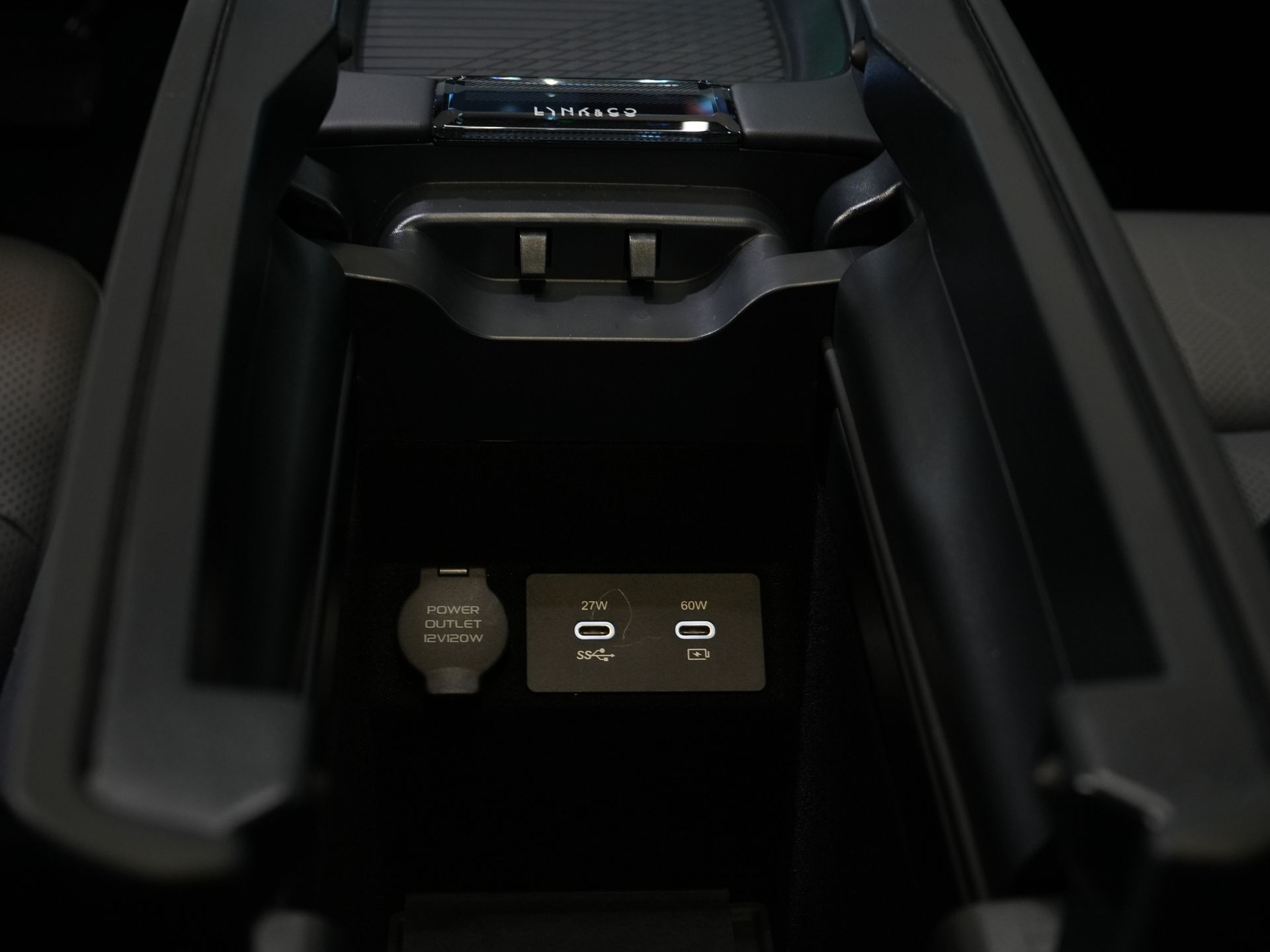 Lynk & Co 08 SUV 1.5 More PHEV 200km Elek./ Harman&Kardon/ Pano/ Stoelmassage & koeling/ Elek.Klep/ Adapt.Cruise 24