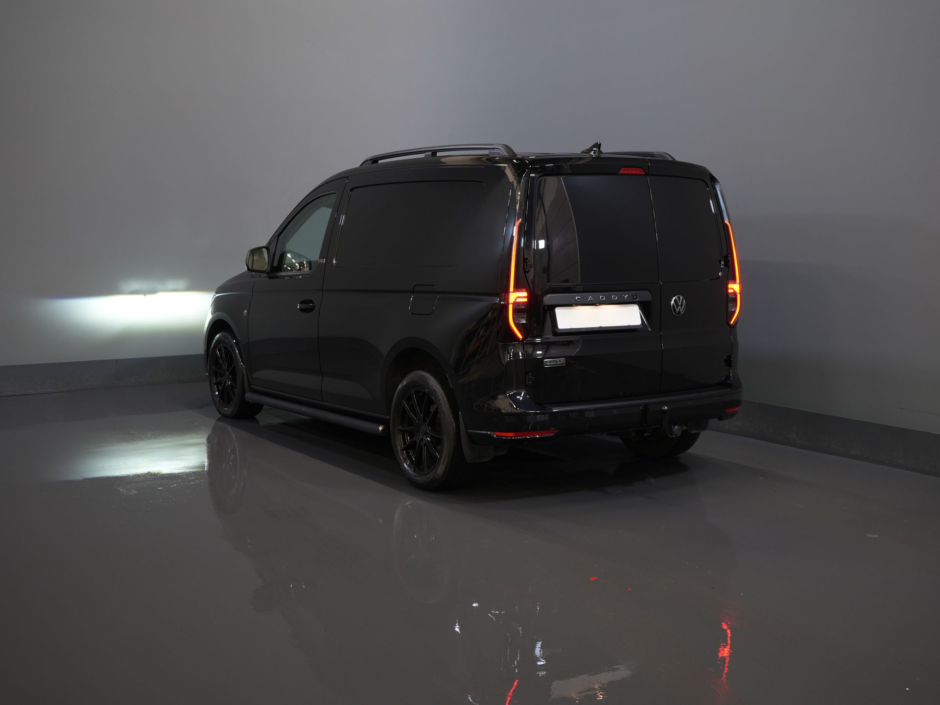 Volkswagen Caddy Cargo Bestelbus 2.0 TDI 125 pk DSG Aut. BPM VRIJ! Black Edition/ LED/ Virtual Cockpit/ Leder/ Adapt. Cruise/ Carplay/ Stoelverw./ Camera 1