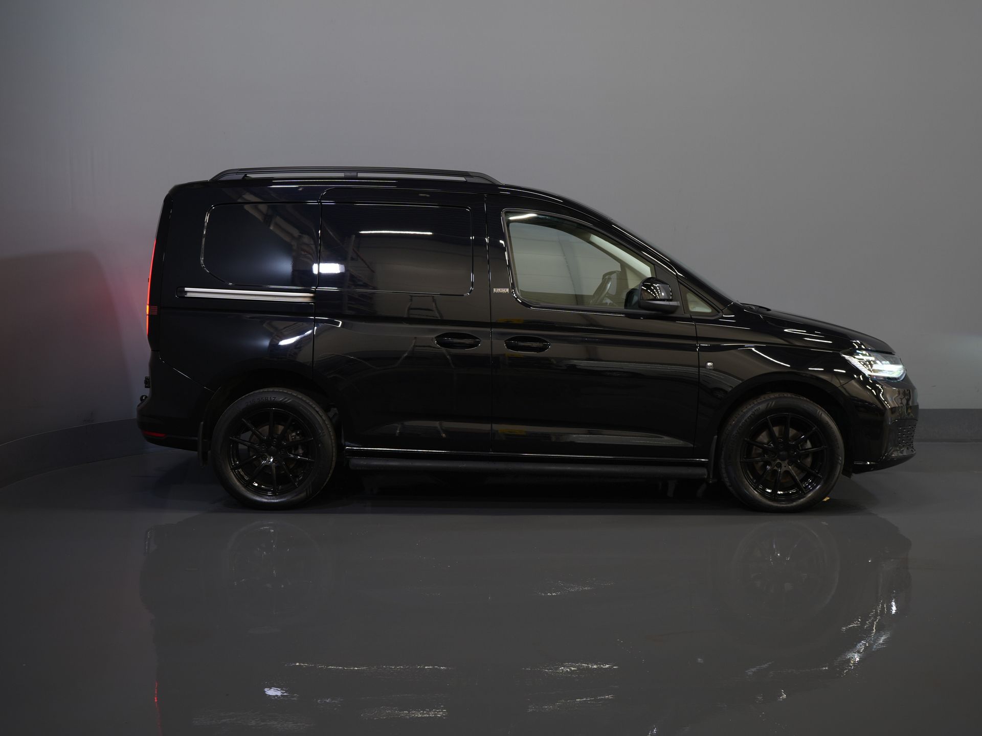 Volkswagen Caddy Cargo Bestelbus 2.0 TDI 125 pk DSG Aut. BPM VRIJ! Black Edition/ LED/ Virtual Cockpit/ Leder/ Adapt. Cruise/ Carplay/ Stoelverw./ Camera 10