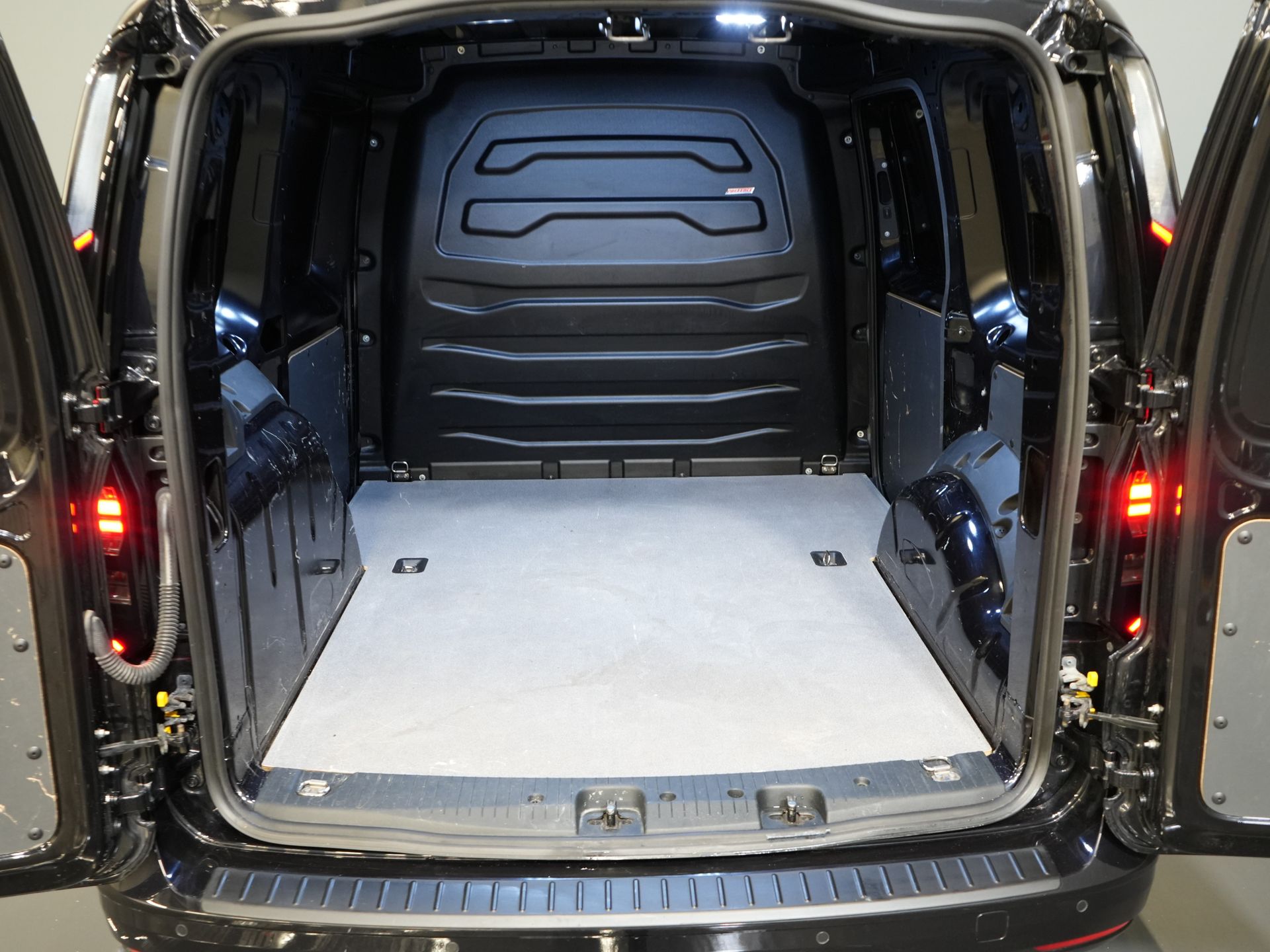 Volkswagen Caddy Cargo Bestelbus 2.0 TDI 125 pk DSG Aut. BPM VRIJ! Black Edition/ LED/ Virtual Cockpit/ Leder/ Adapt. Cruise/ Carplay/ Stoelverw./ Camera 14