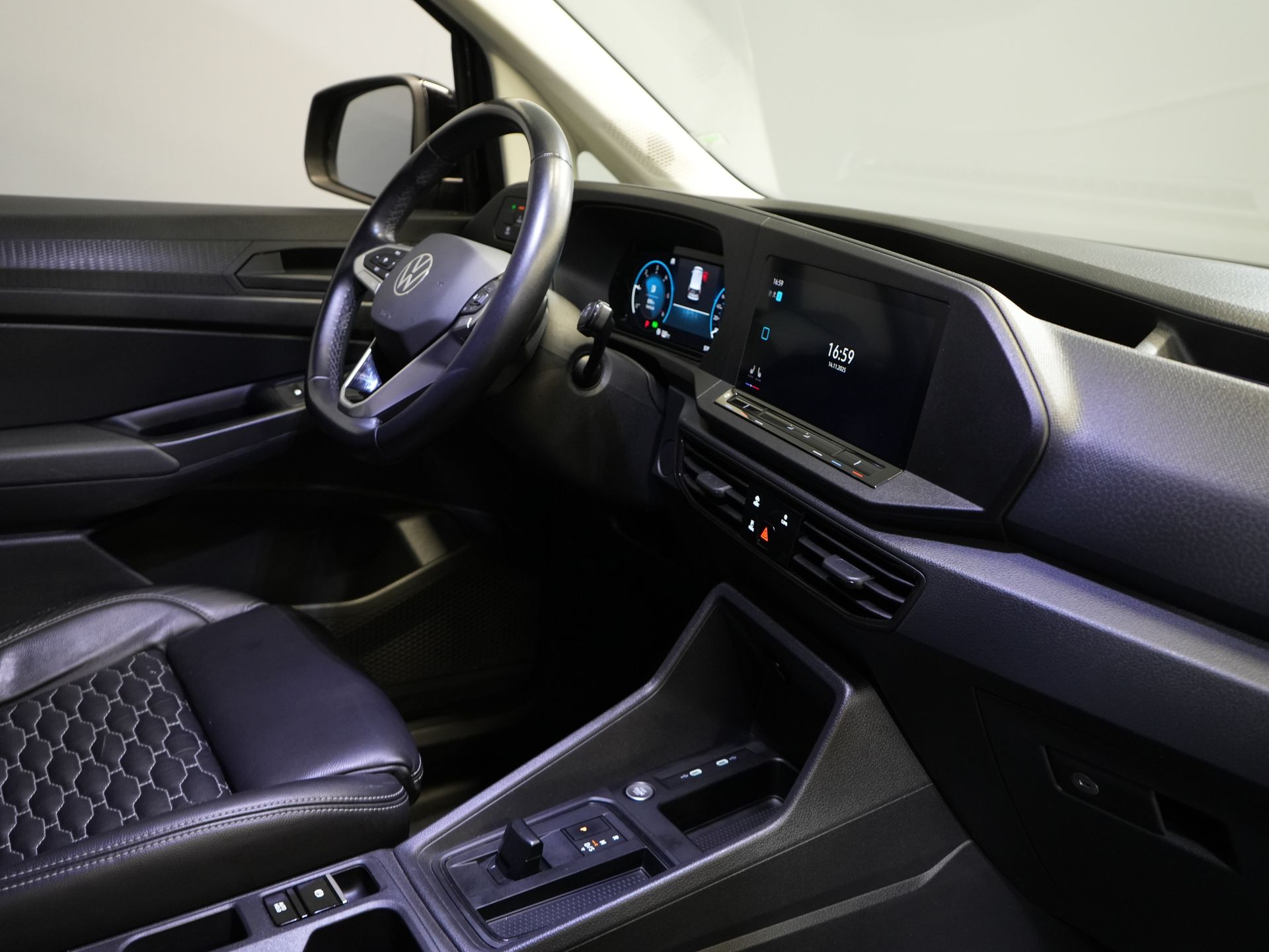 Volkswagen Caddy Cargo Bestelbus 2.0 TDI 125 pk DSG Aut. BPM VRIJ! Black Edition/ LED/ Virtual Cockpit/ Leder/ Adapt. Cruise/ Carplay/ Stoelverw./ Camera 2