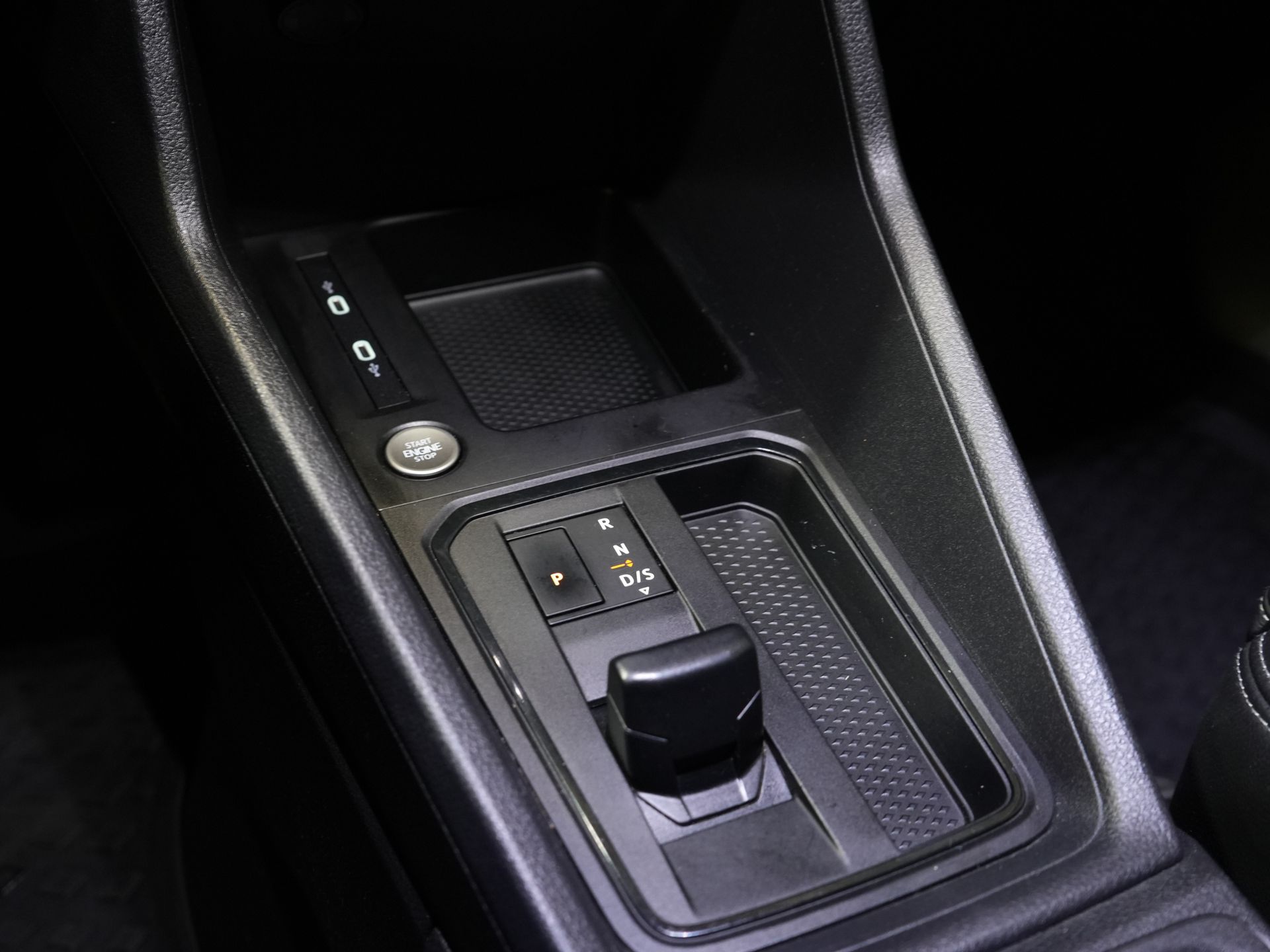 Volkswagen Caddy Cargo Bestelbus 2.0 TDI 125 pk DSG Aut. BPM VRIJ! Black Edition/ LED/ Virtual Cockpit/ Leder/ Adapt. Cruise/ Carplay/ Stoelverw./ Camera 20