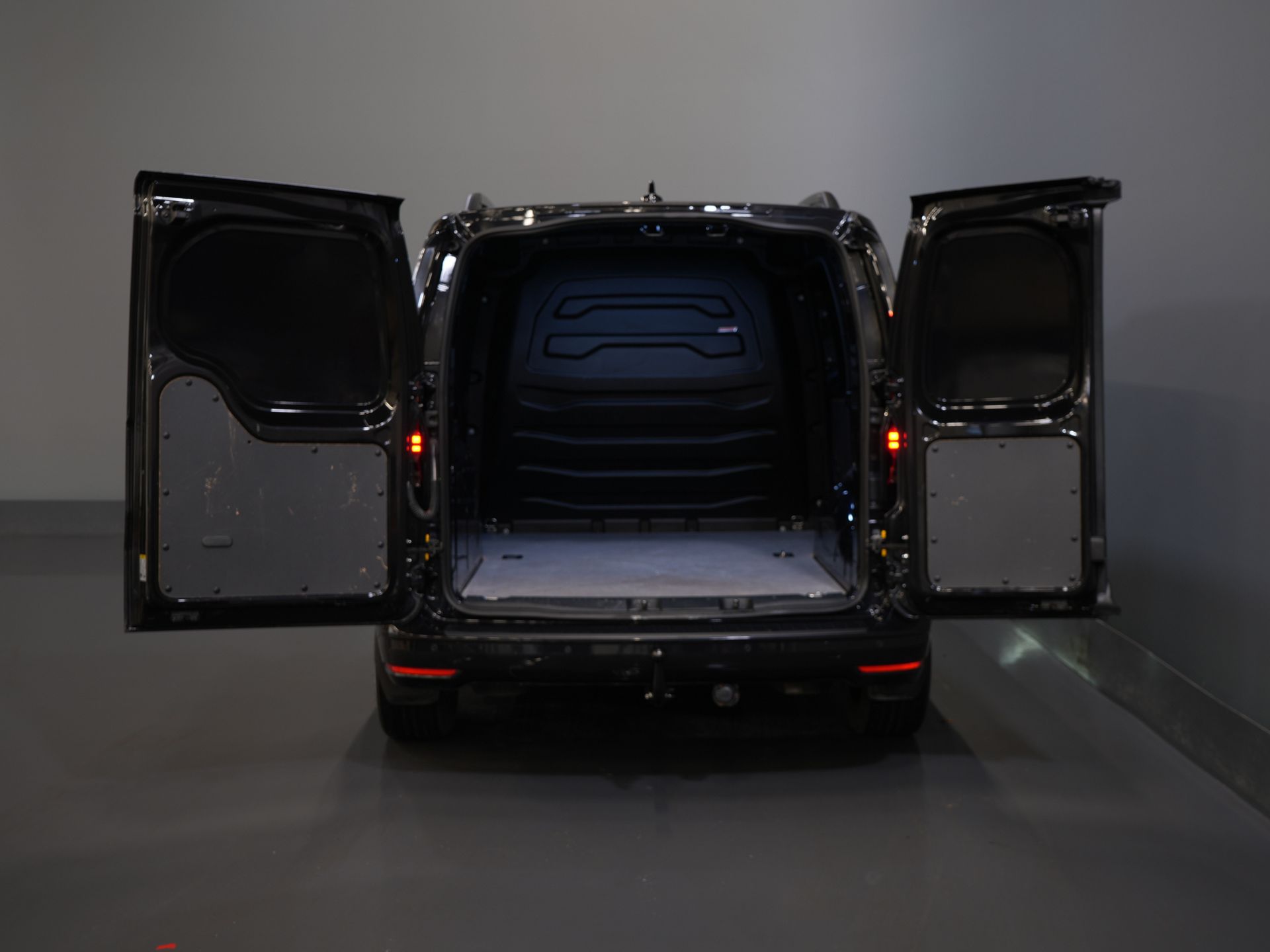 Volkswagen Caddy Cargo Bestelbus 2.0 TDI 125 pk DSG Aut. BPM VRIJ! Black Edition/ LED/ Virtual Cockpit/ Leder/ Adapt. Cruise/ Carplay/ Stoelverw./ Camera 4