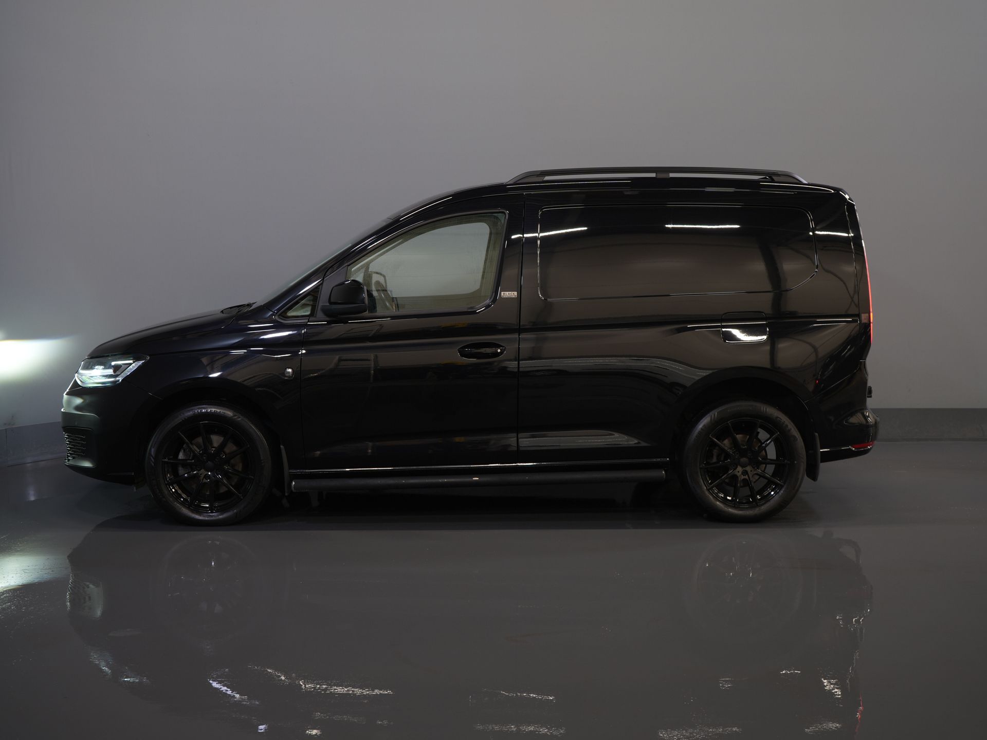 Volkswagen Caddy Cargo Bestelbus 2.0 TDI 125 pk DSG Aut. BPM VRIJ! Black Edition/ LED/ Virtual Cockpit/ Leder/ Adapt. Cruise/ Carplay/ Stoelverw./ Camera 9