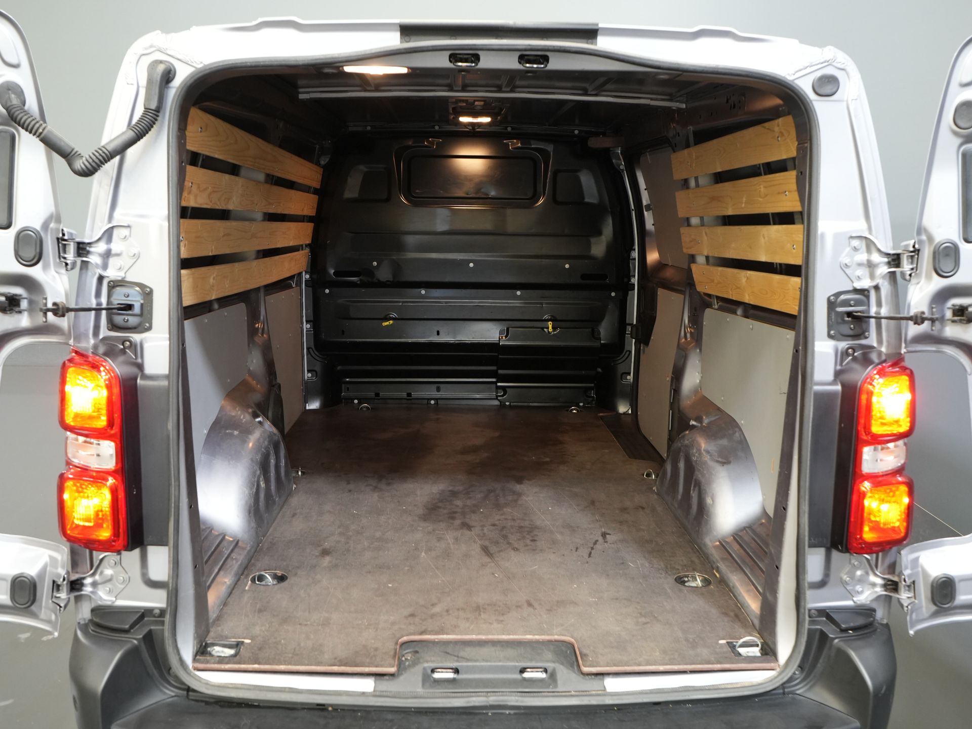 Fiat Scudo Bestelbus 2.0 MJ 145 pk L3 BPM VRIJ! Adapt.Cruise/ Climate/ Keyless/ Carplay/ Camera/ PDC 14